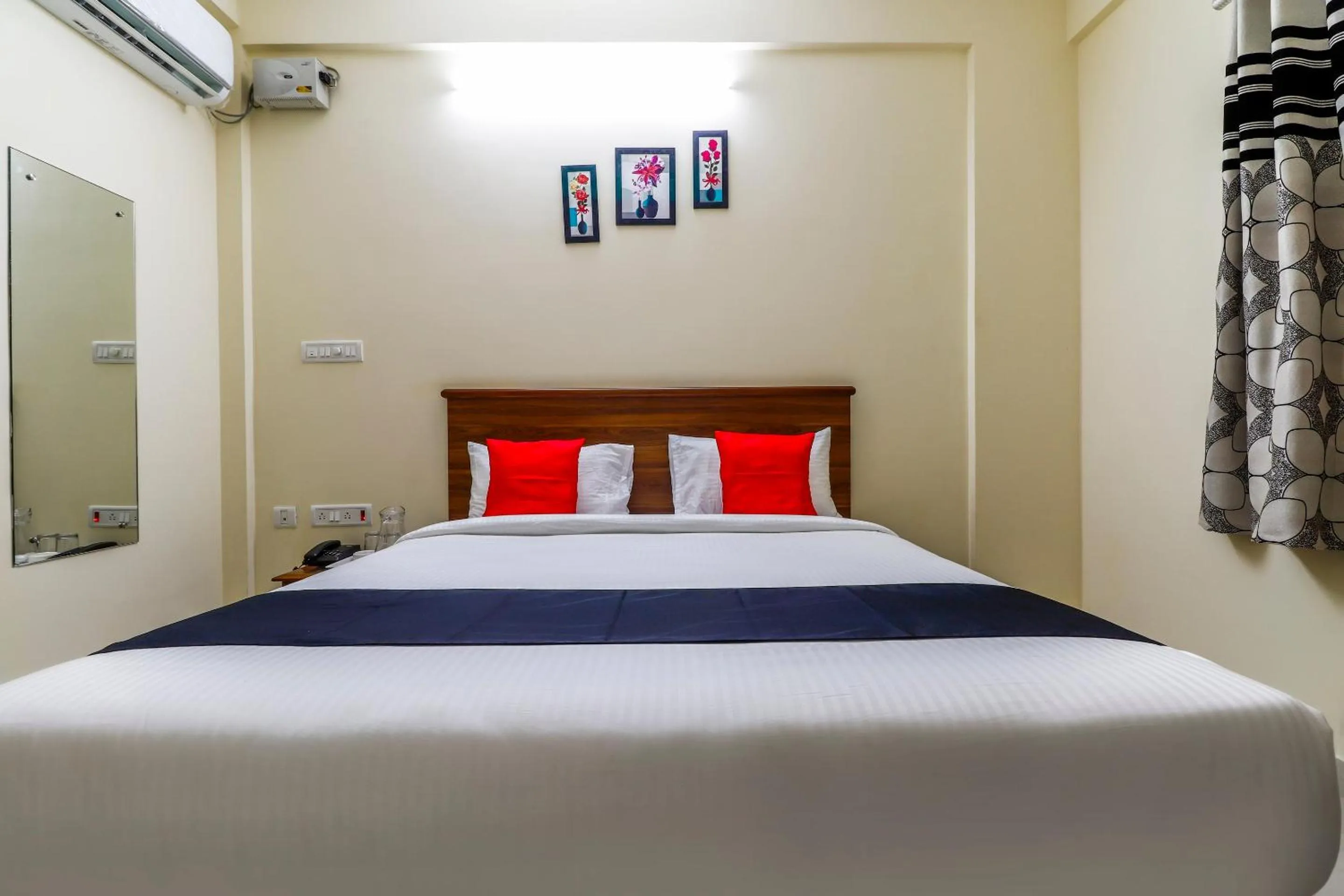 Bedroom, Bed in Capital O SLN Residency