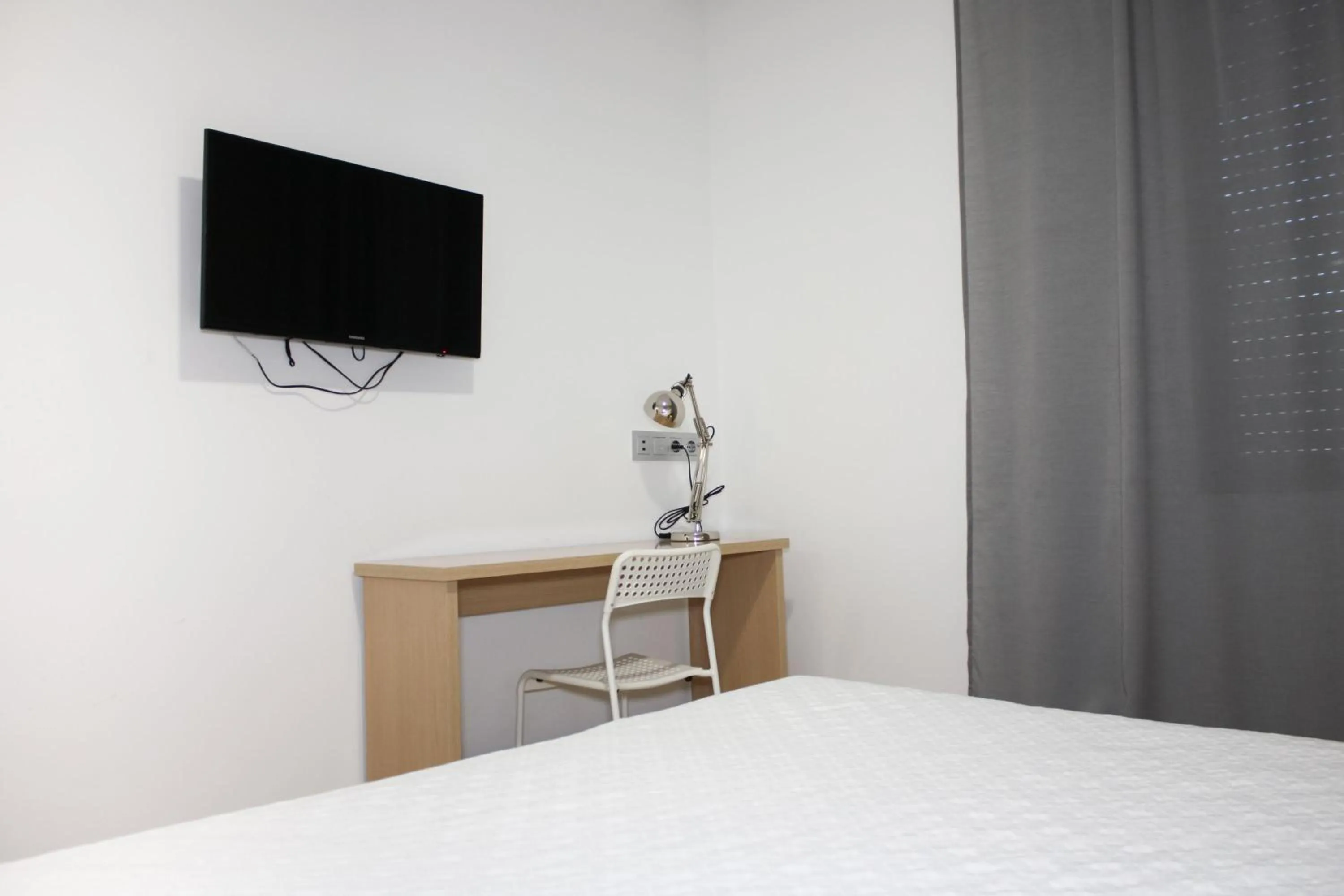 TV and multimedia, Bed in Hotel Castilla Torrijos