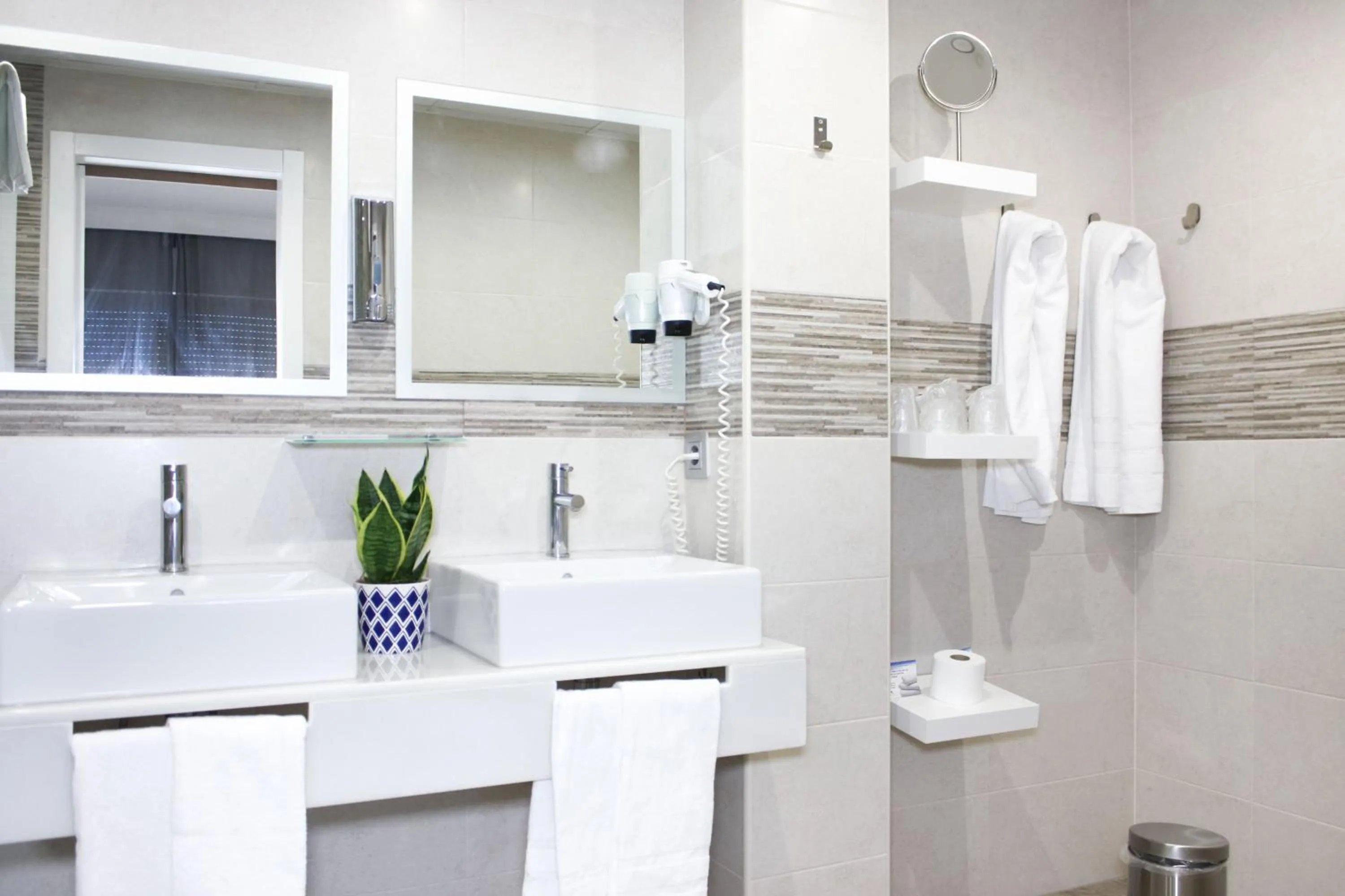 Bathroom in Hotel Castilla Torrijos