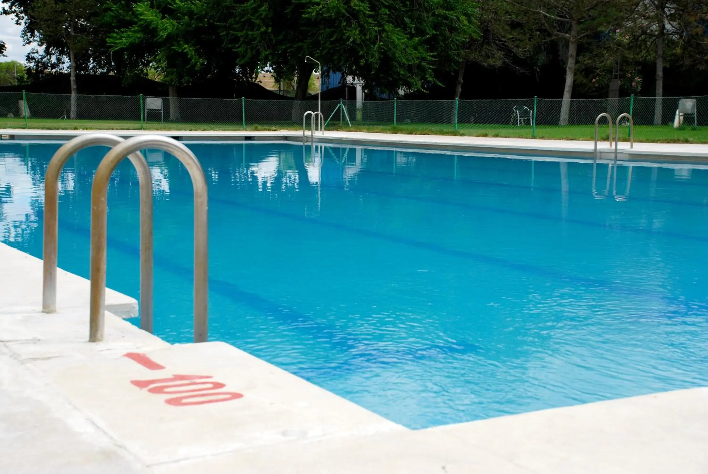 Swimming pool in Hotel Castilla Torrijos Swimming pool in Hotel Castilla Torrijos