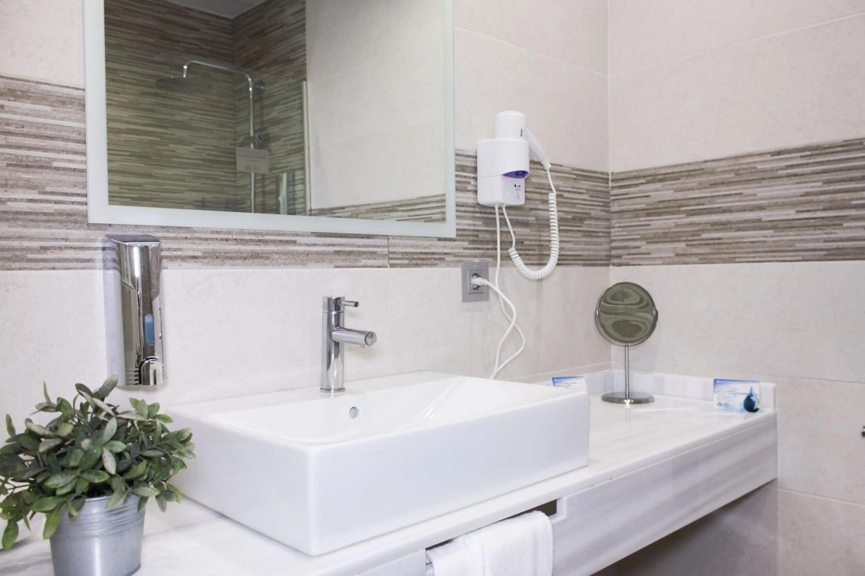 Bathroom in Hotel Castilla Torrijos