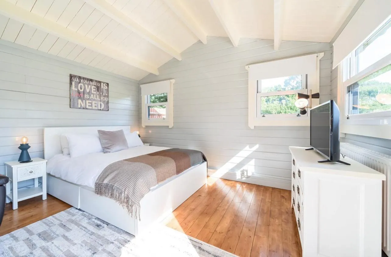 Bed in Tilehouse lodge