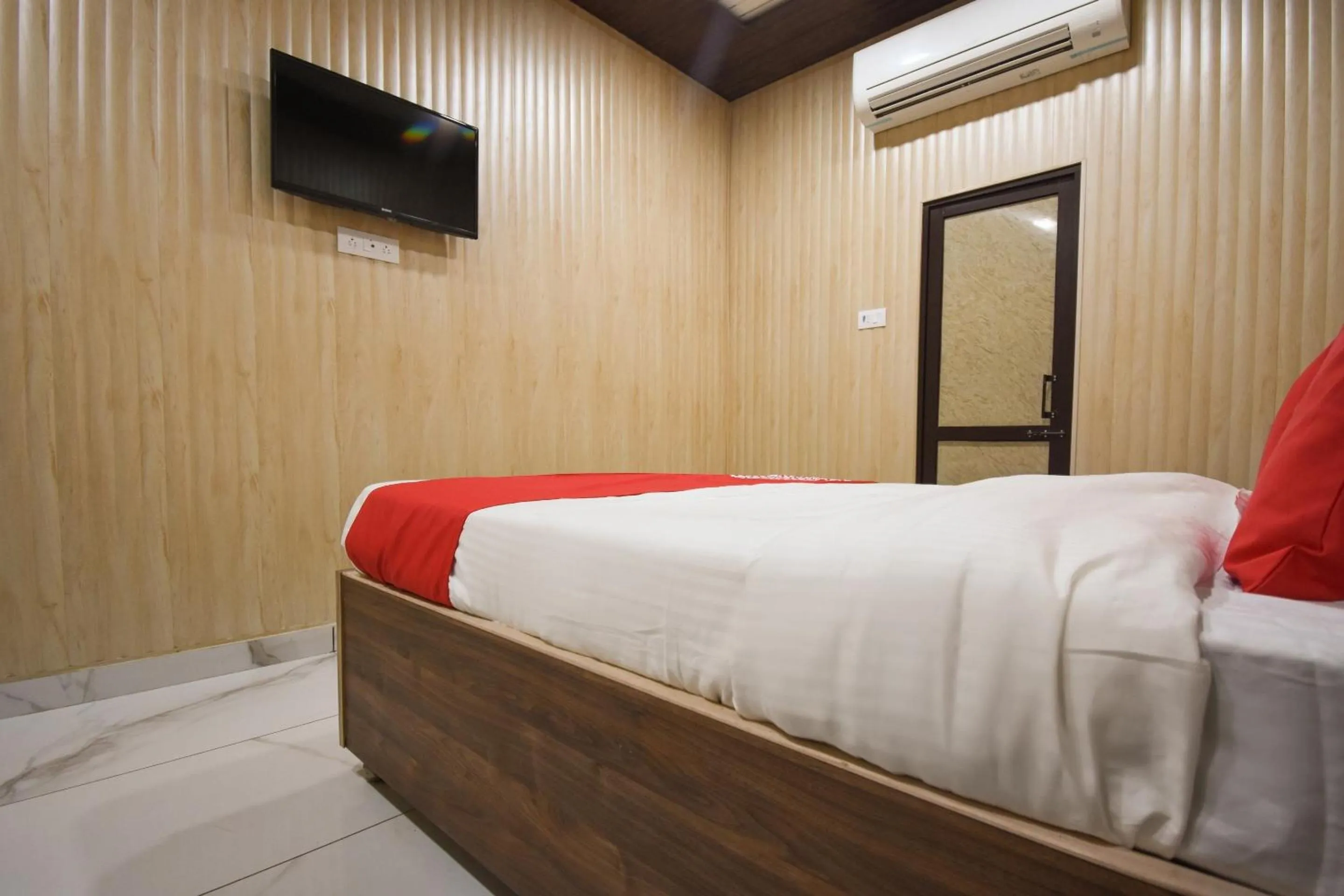 Bedroom, Bed in Hotel O New Delhi