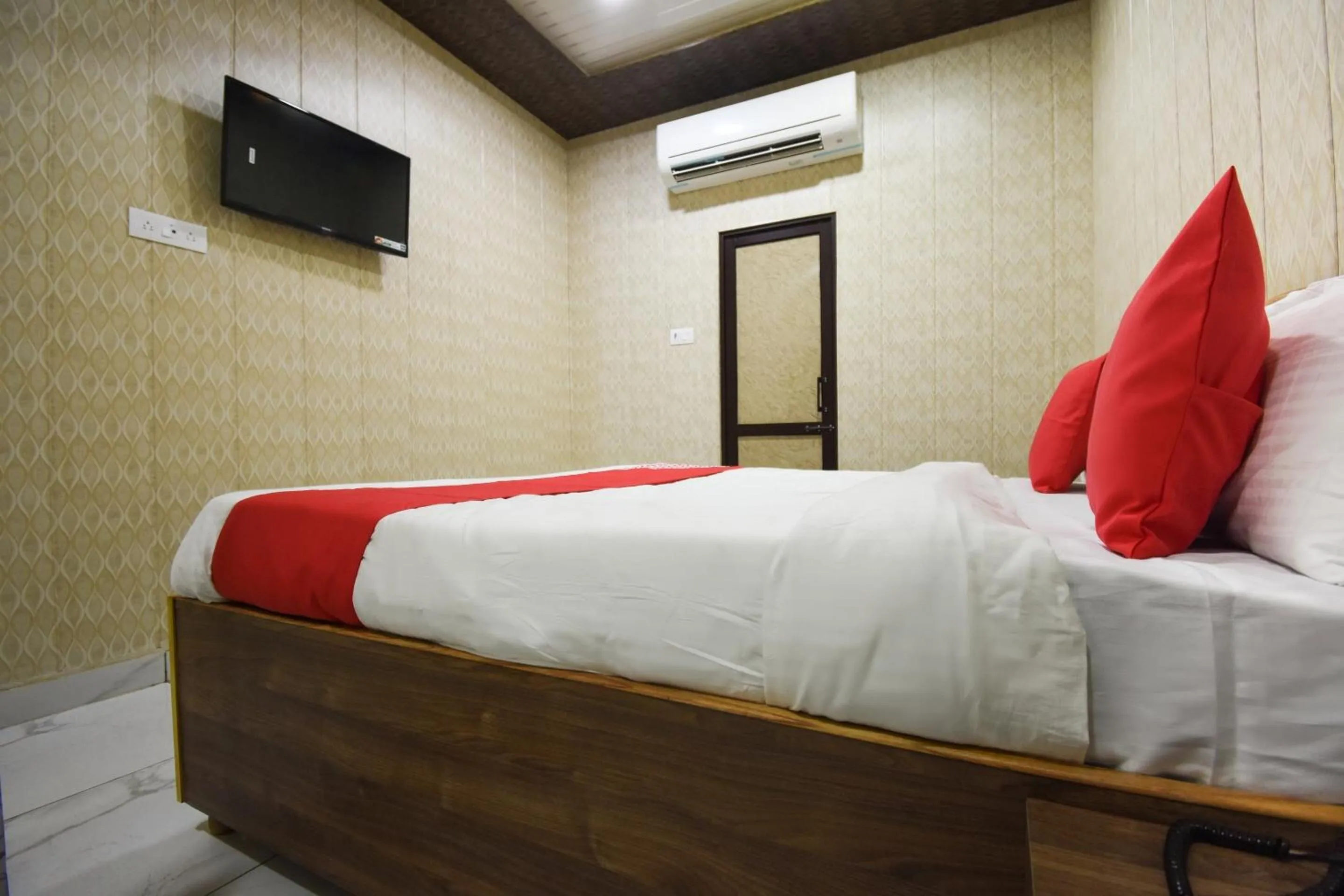 Bedroom, Bed in Hotel O New Delhi