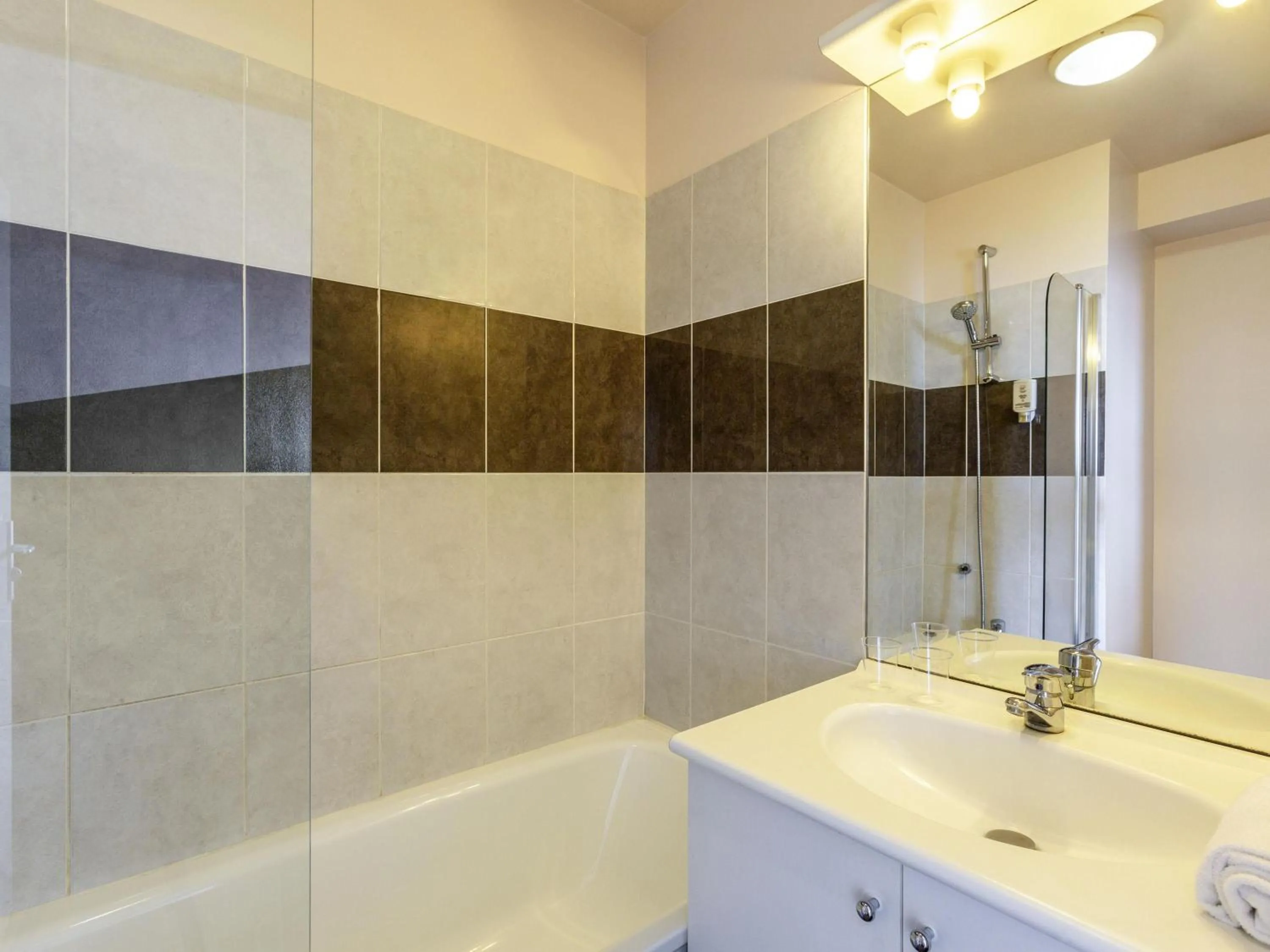 Bedroom in Aparthotel Adagio Access Carrières Sous Poissy