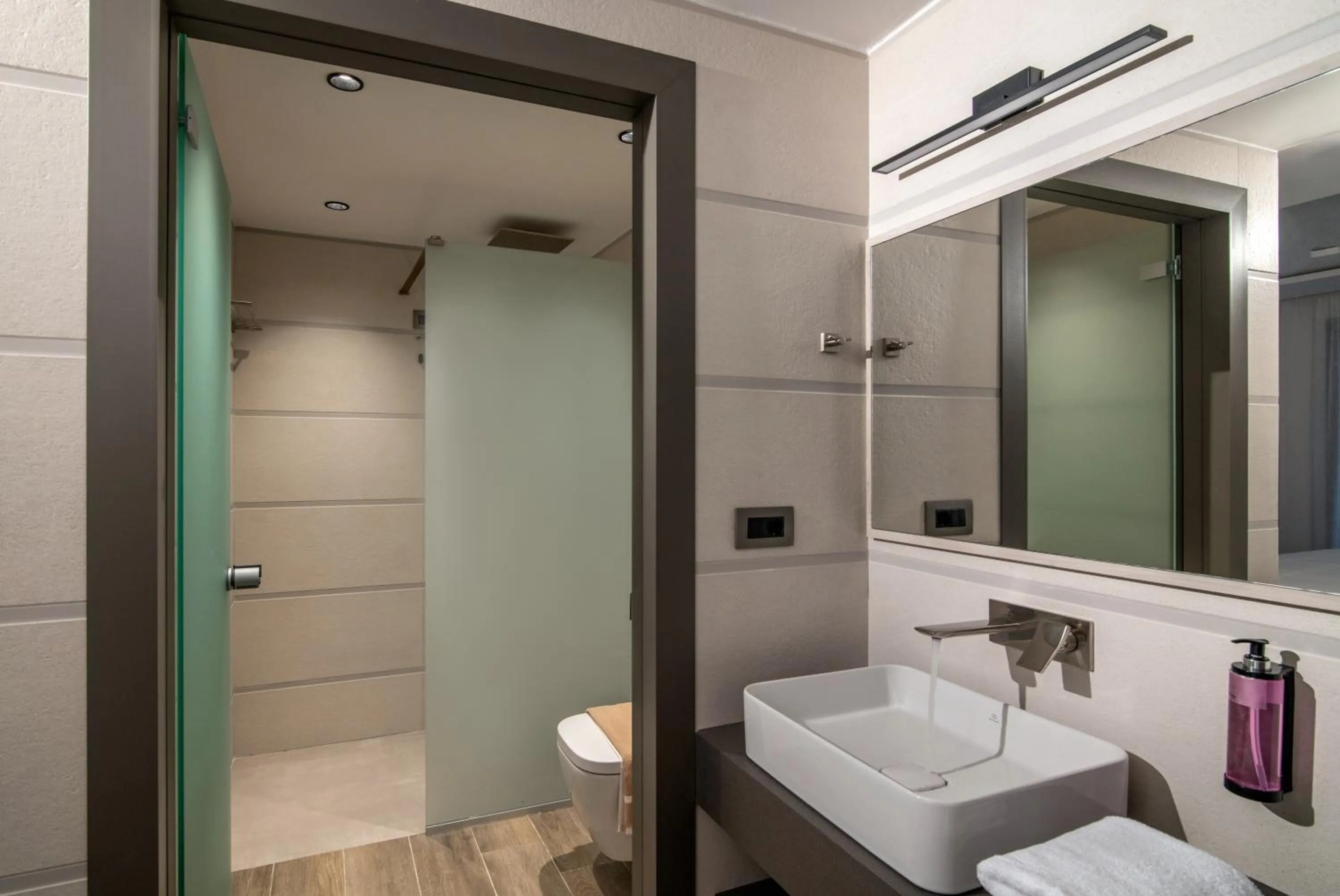 Shower in Summer Dream