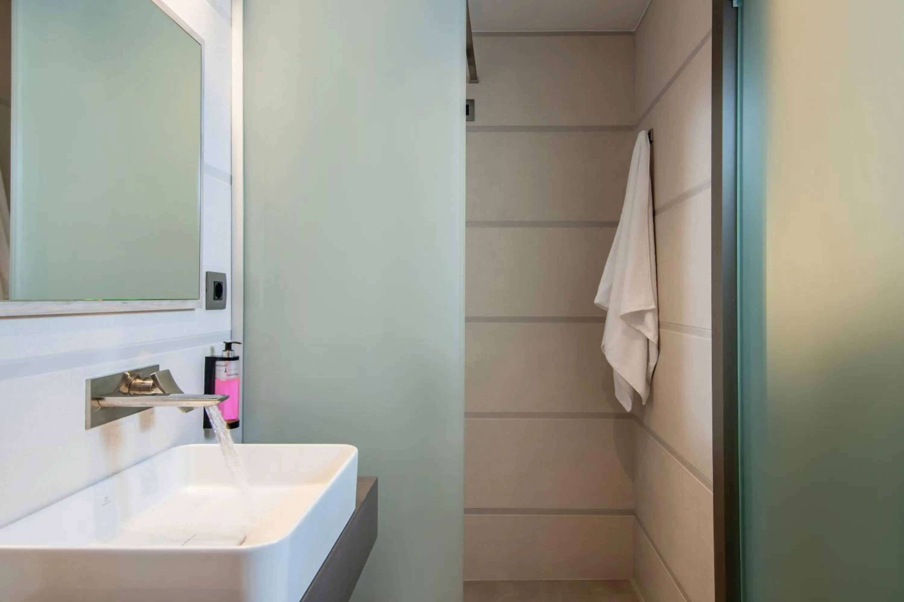 Bathroom in Summer Dream