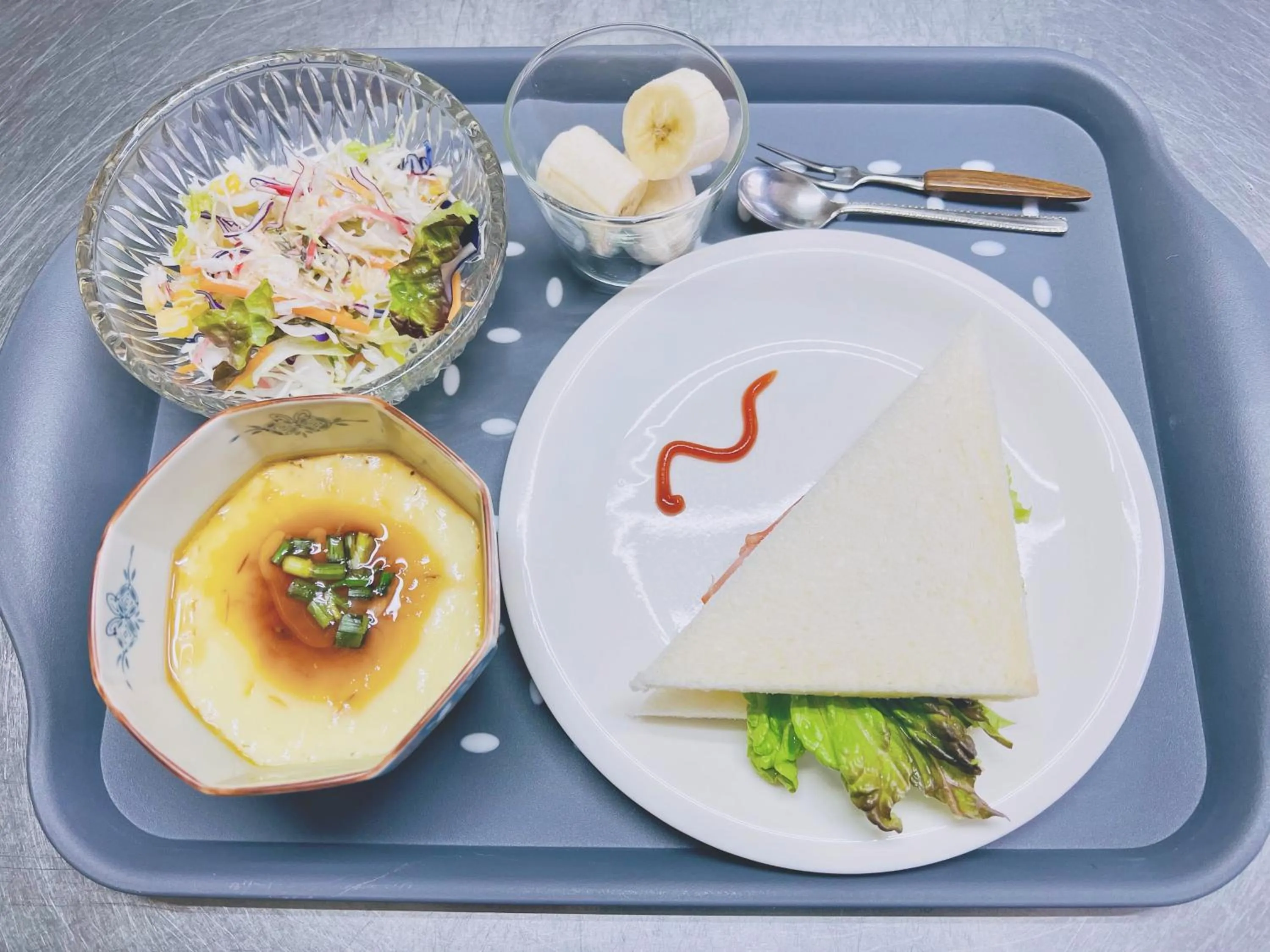 Breakfast in Snow Elephant