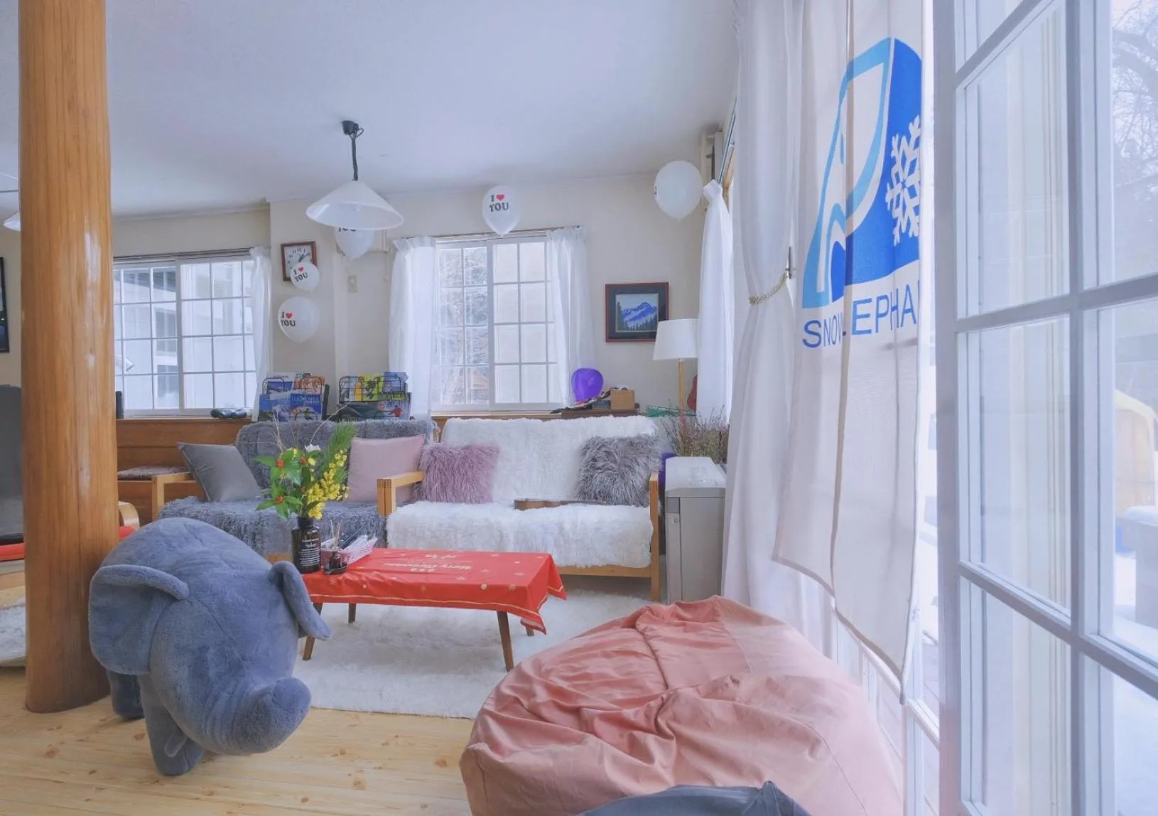 Living room in Snow Elephant