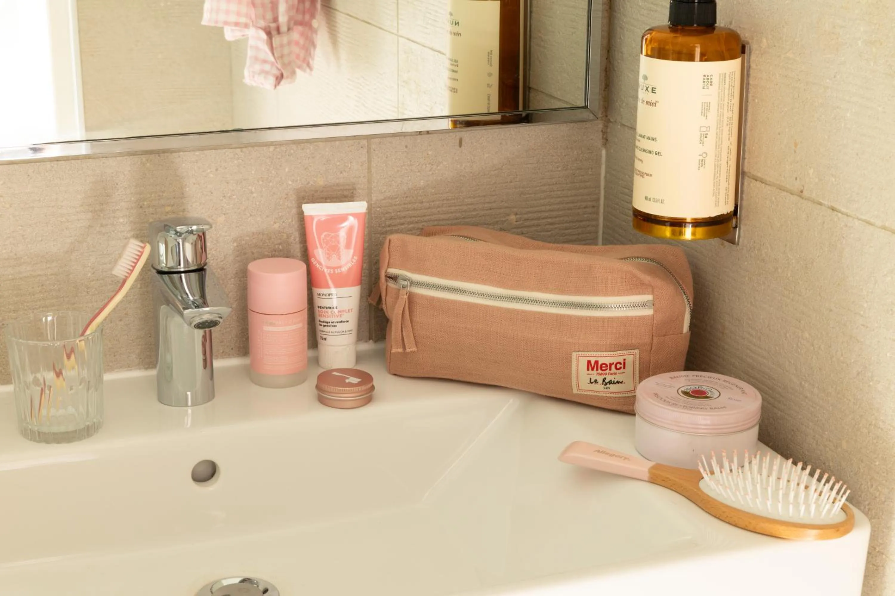 Bathroom in Midnight Hôtel Paris