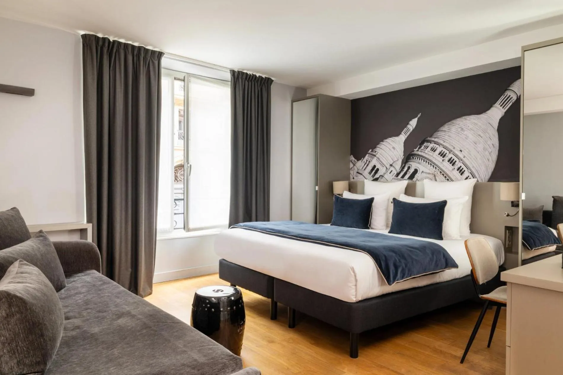 Bed in Midnight Hôtel Paris