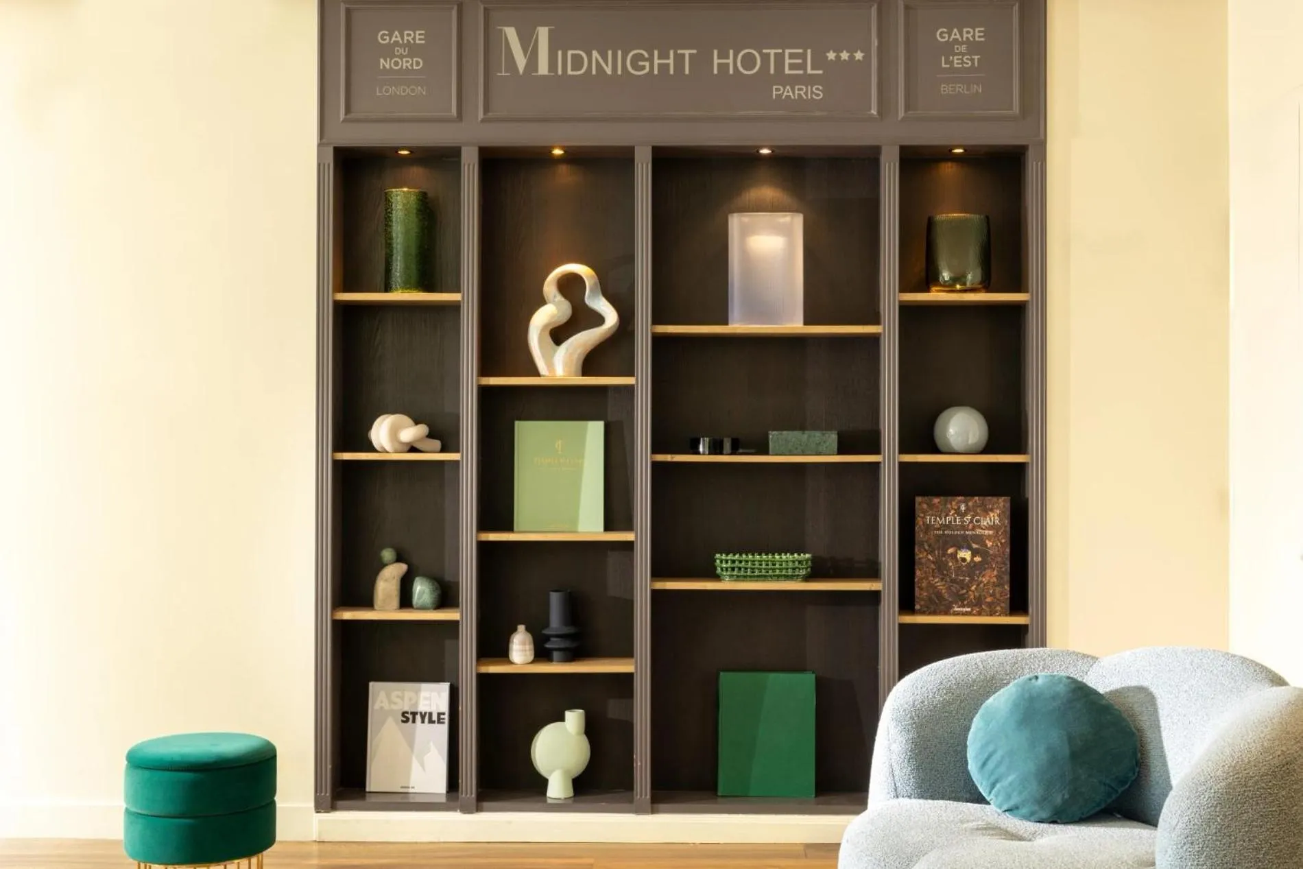 Library in Midnight Hôtel Paris