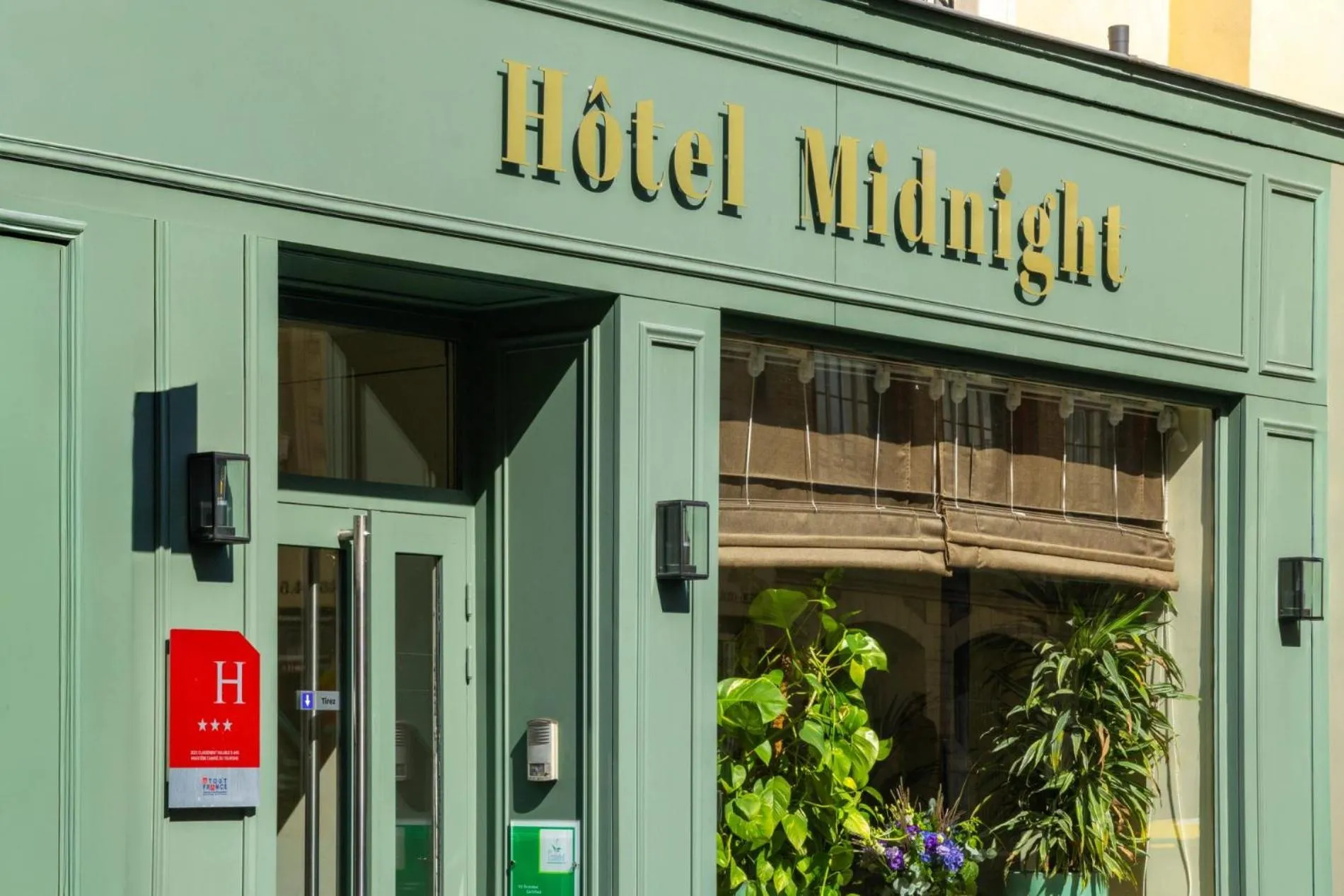 Facade/entrance in Midnight Hôtel Paris