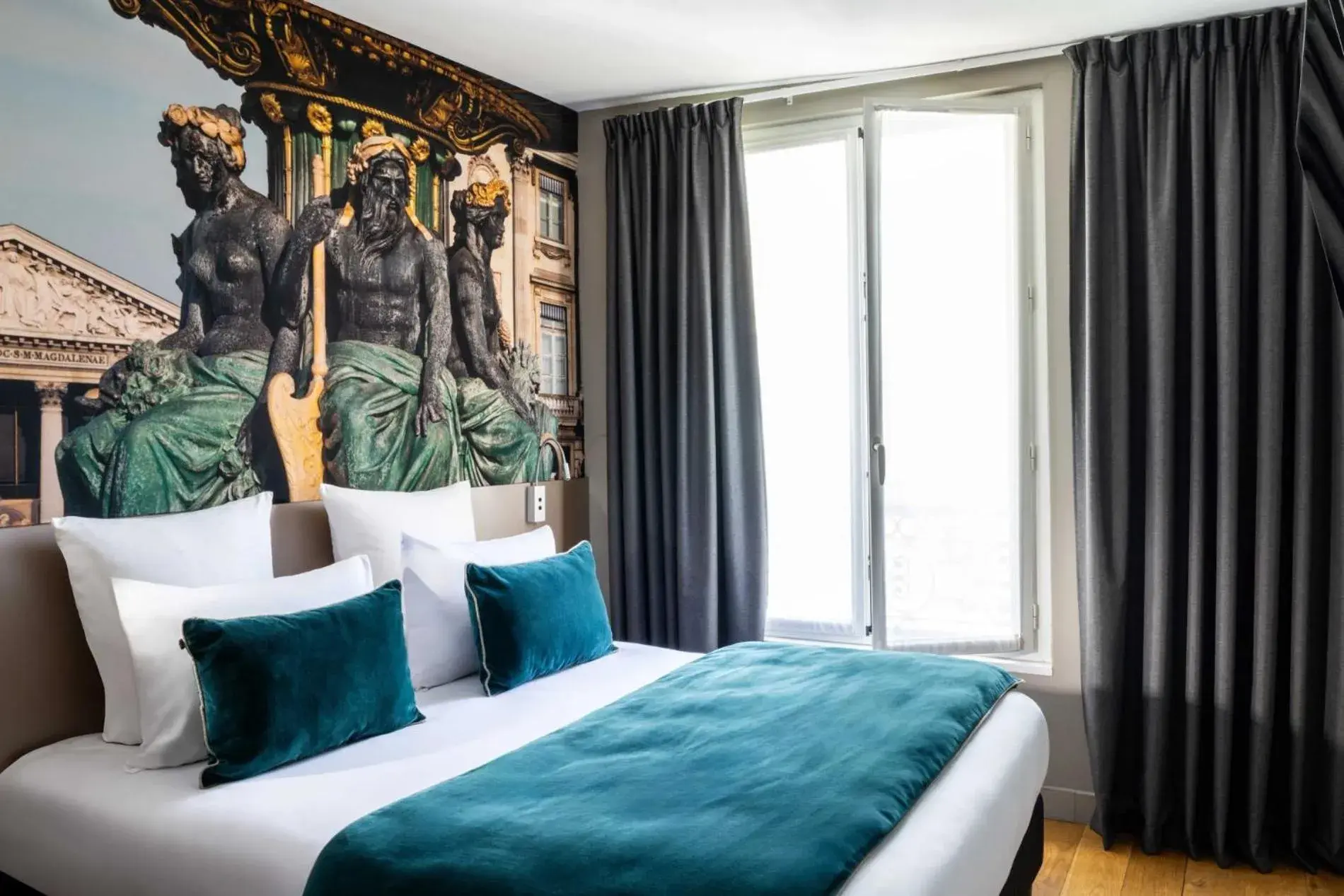 Bedroom, Bed in Midnight Hôtel Paris Bedroom, Bed in Midnight Hôtel Paris