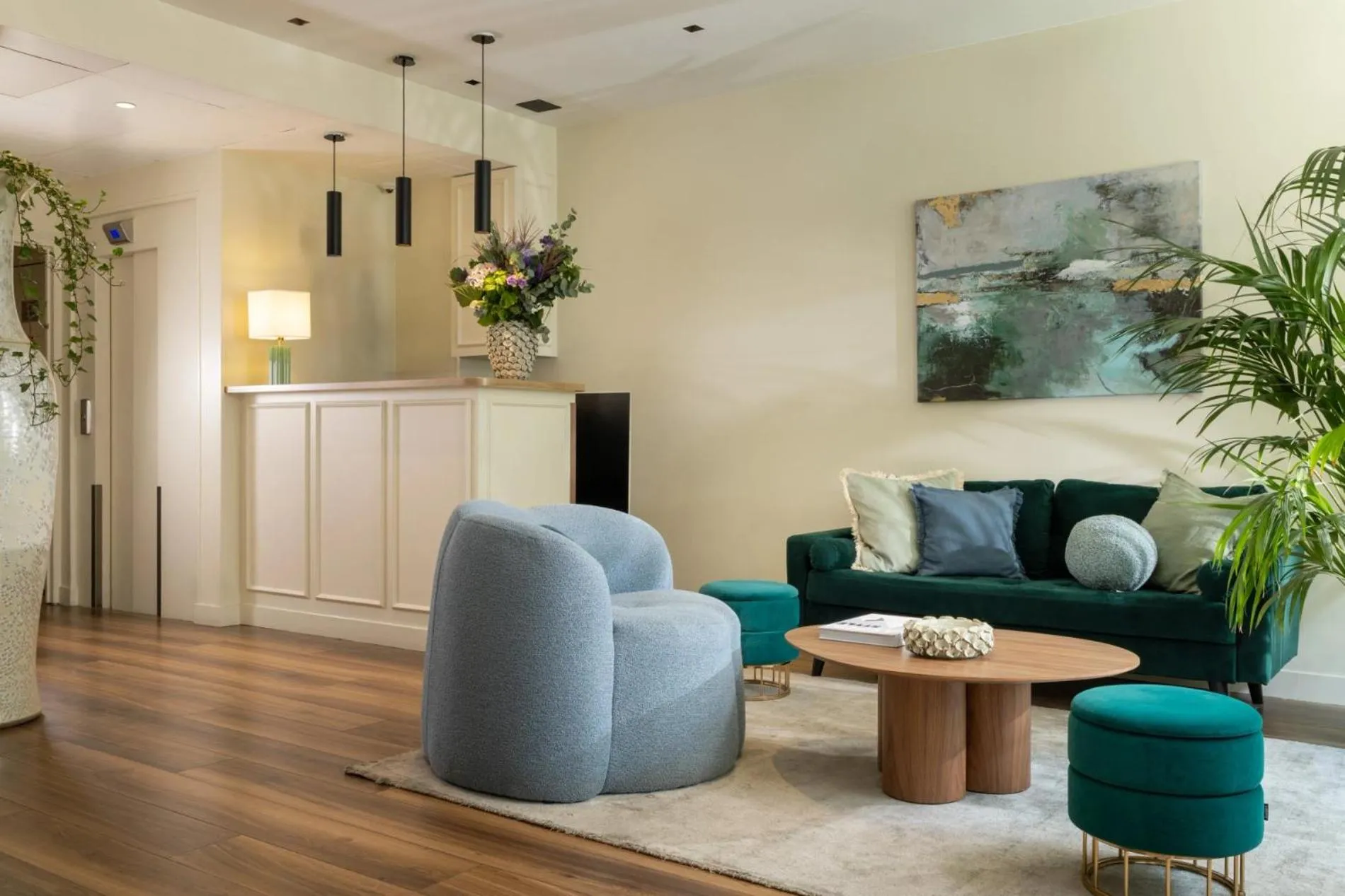 Lobby or reception in Midnight Hôtel Paris