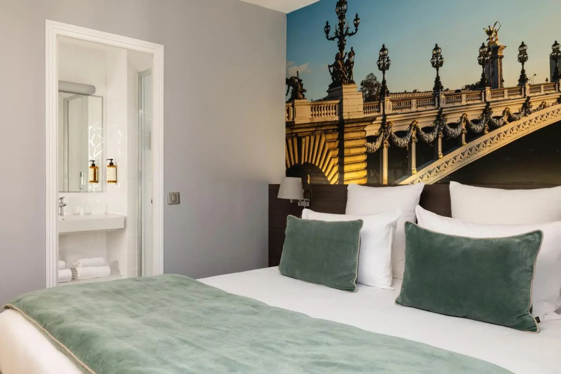 Bed in Midnight Hôtel Paris Bed in Midnight Hôtel Paris