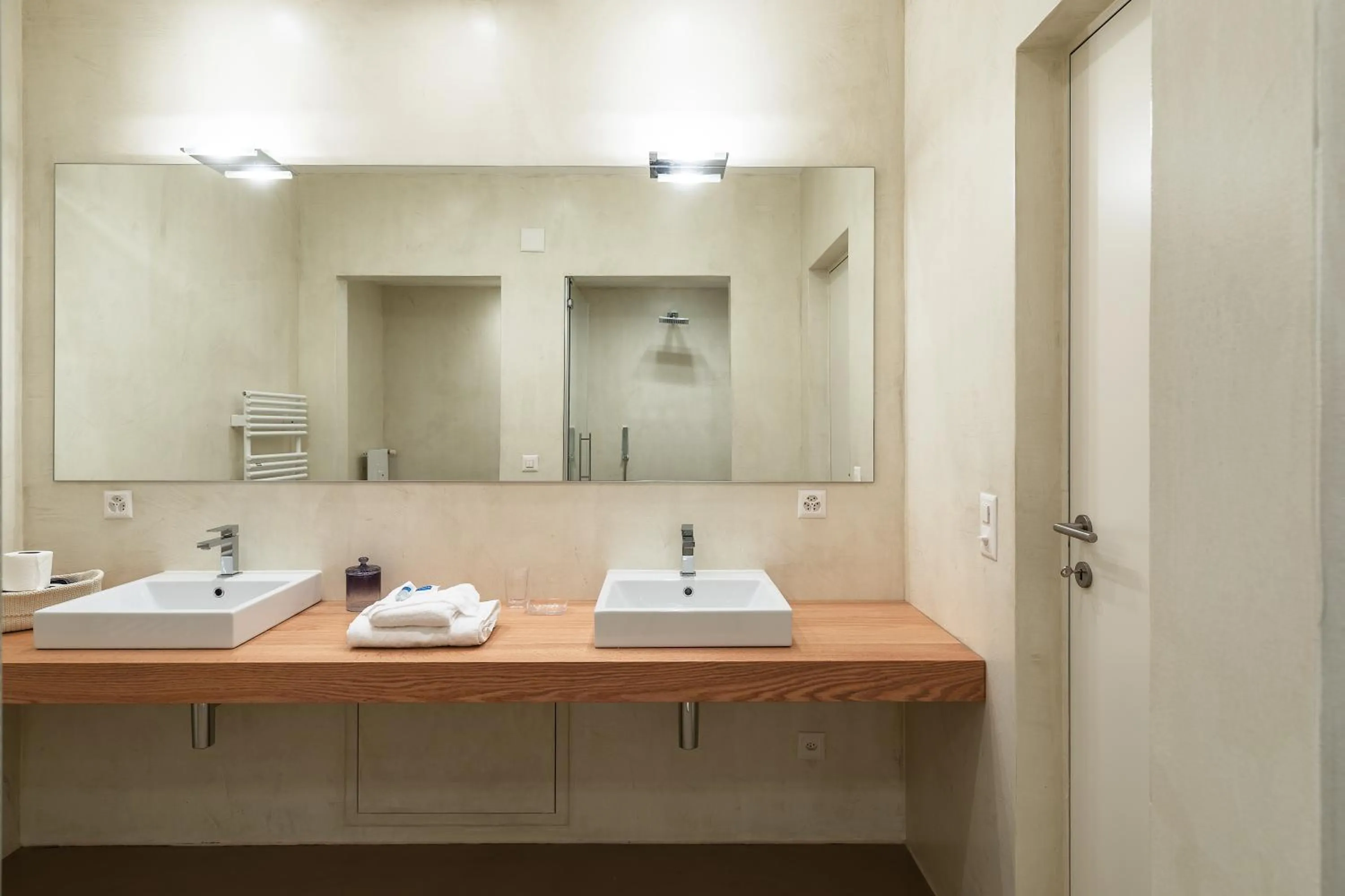 Bathroom in Tigli Apartment by Quokka 360 - bright lakeside flat