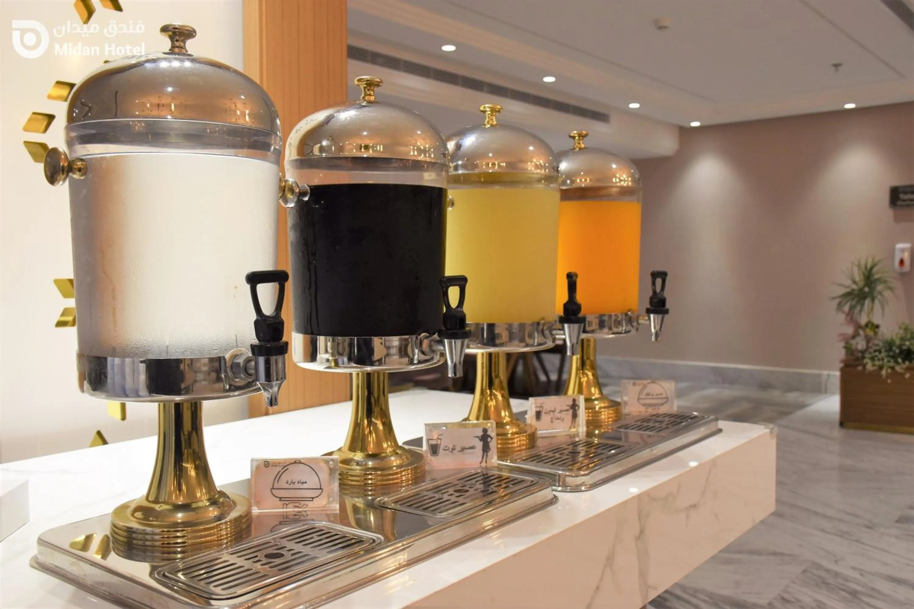 Restaurant/places to eat in Midan Hotel & Suites Al Aziziya