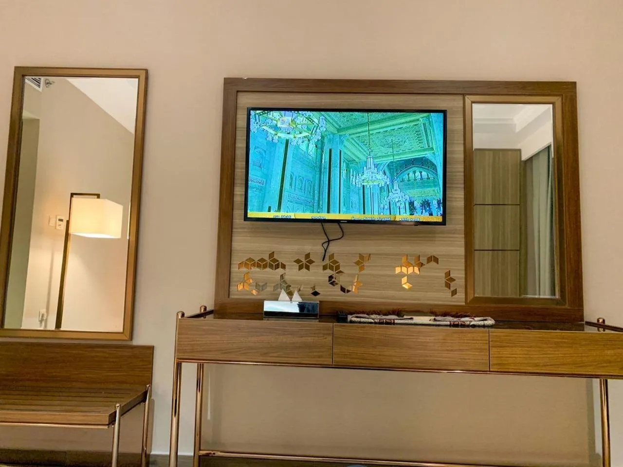 TV and multimedia in Midan Hotel & Suites Al Aziziya