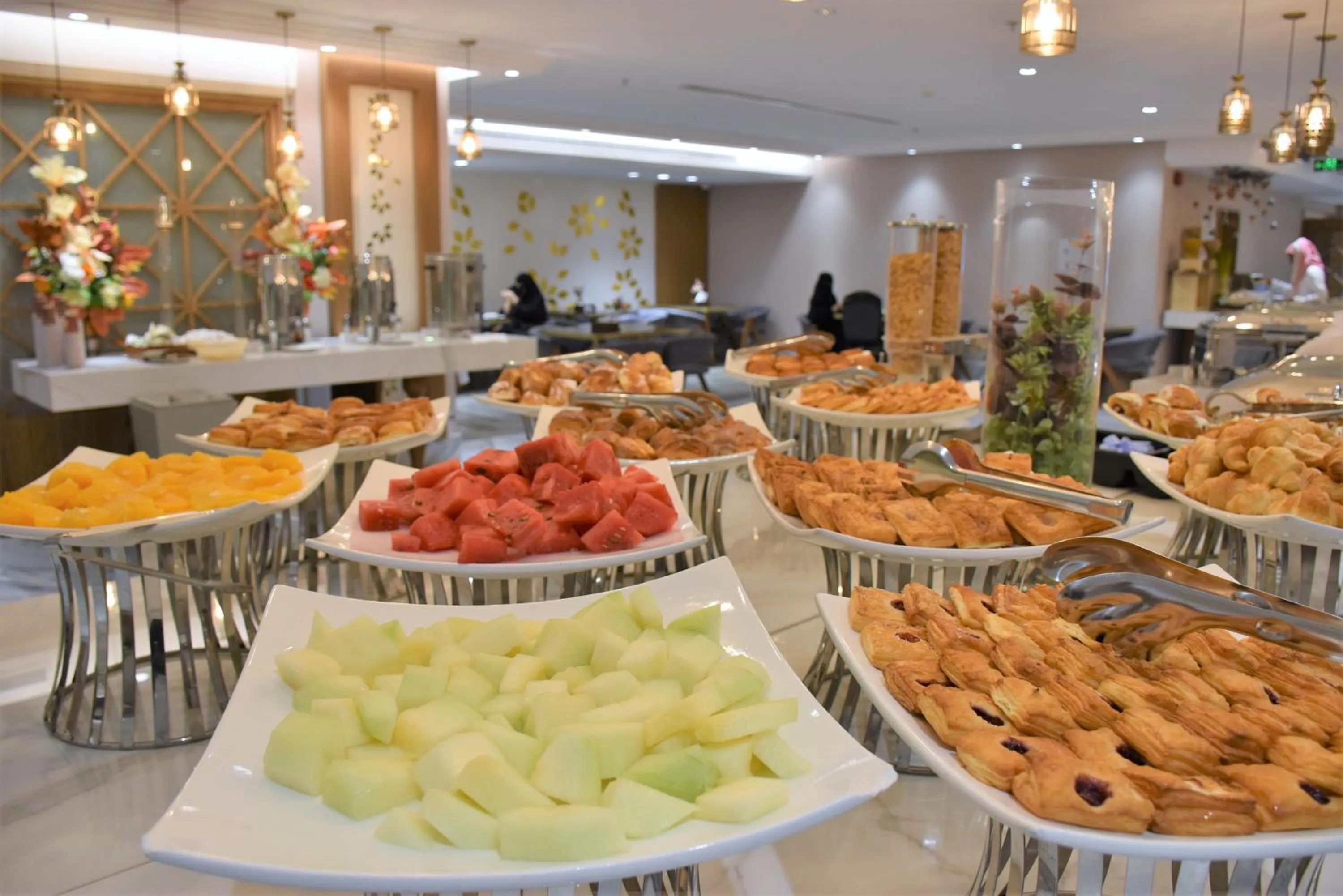 Restaurant/places to eat in Midan Hotel & Suites Al Aziziya