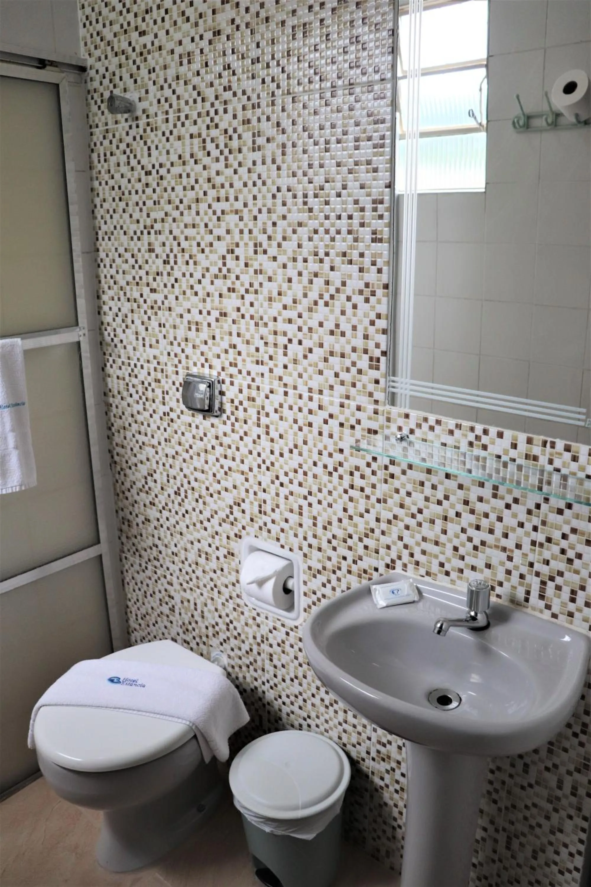 Toilet in Hotel Estância