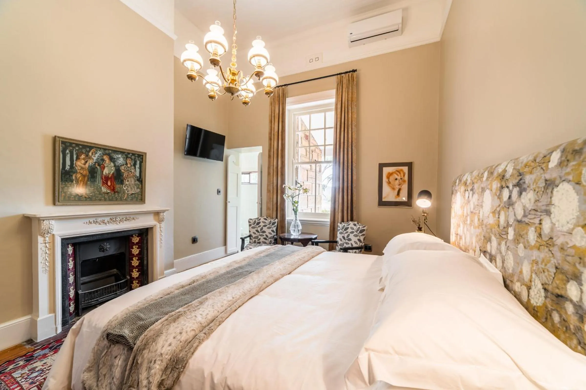 Bed in Welgeluk Feather Palace