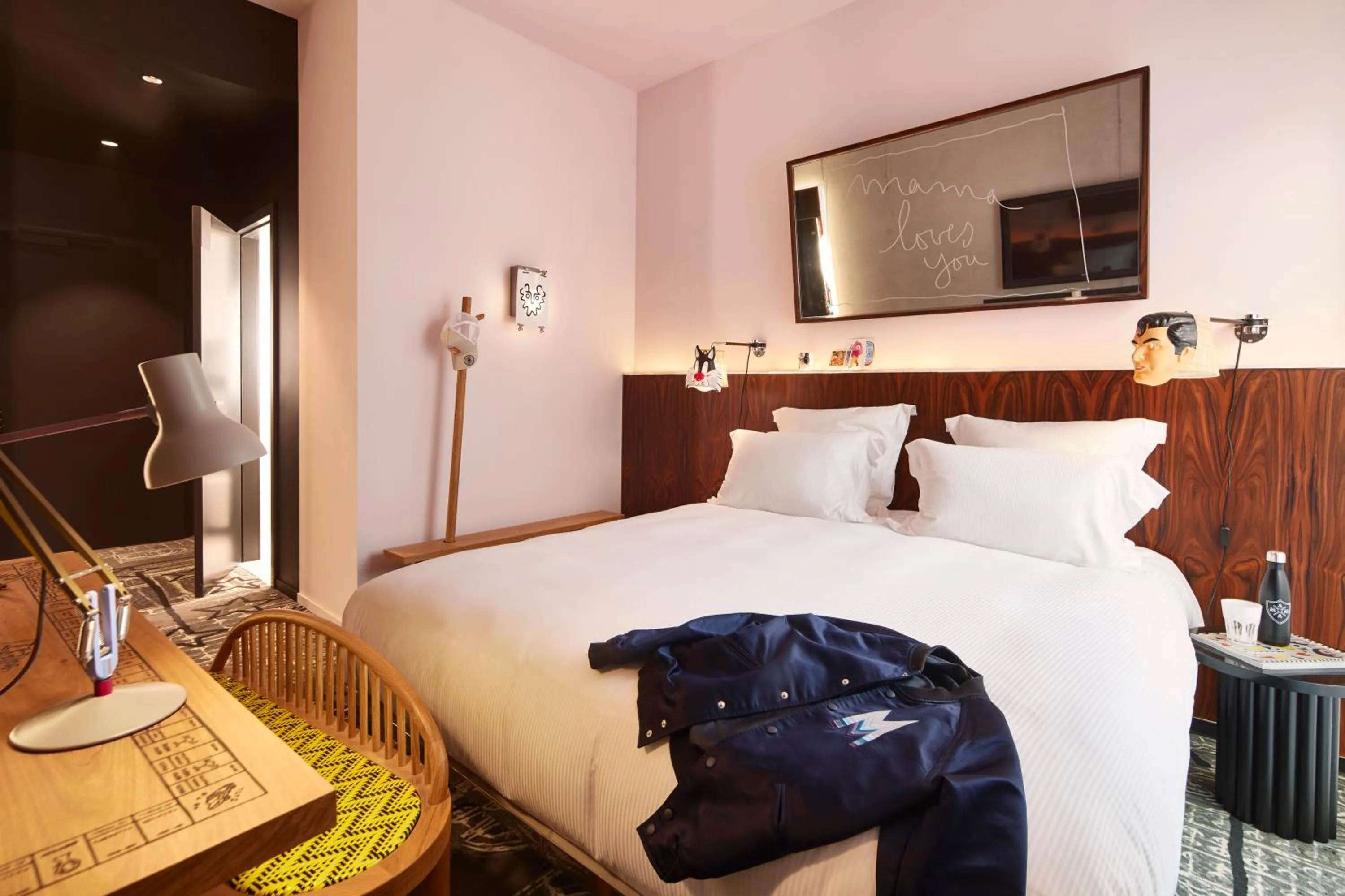 Bed in Mama Shelter Luxembourg