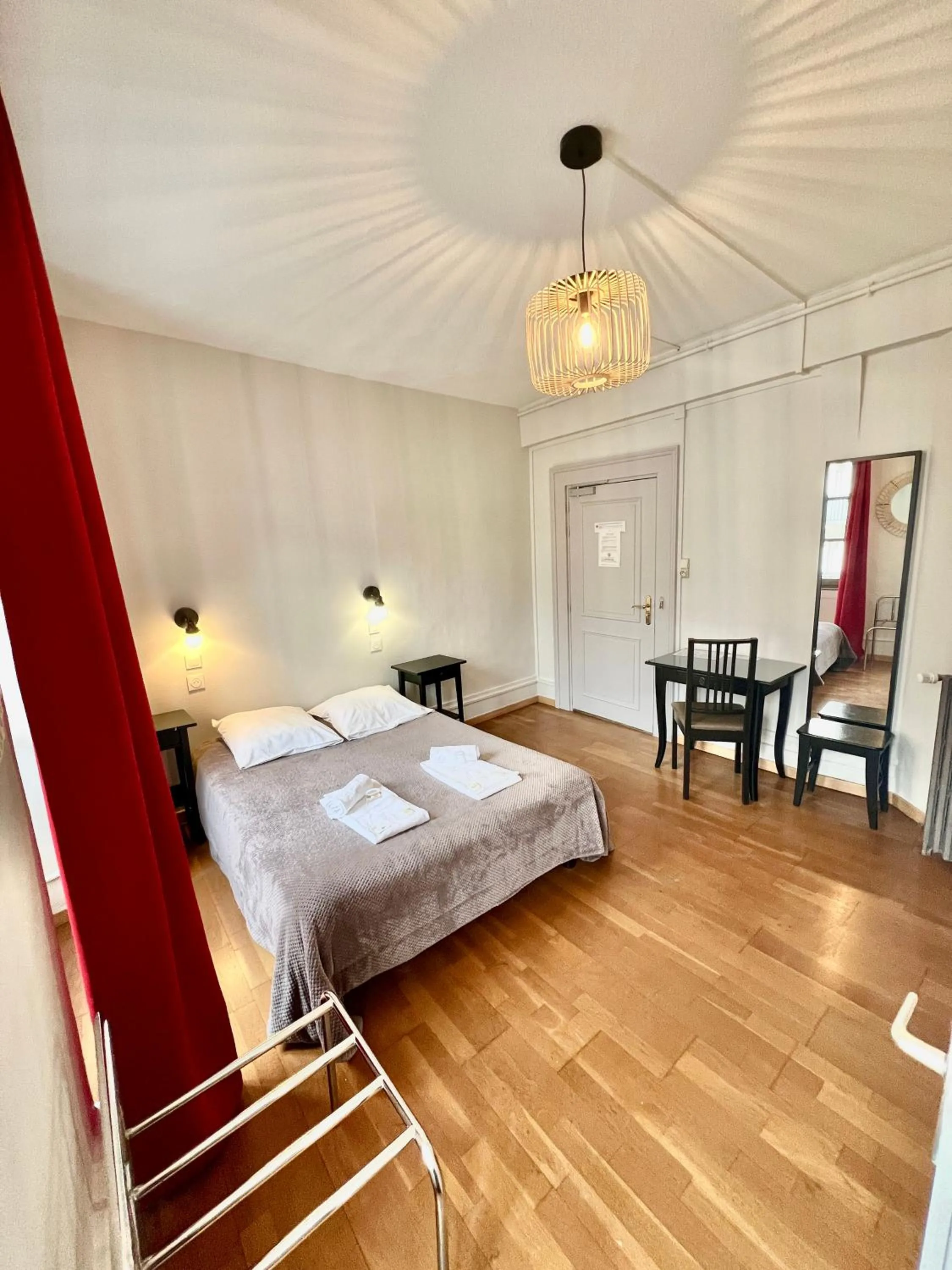 Bed in Hôtel Patricia - Strasbourg Hyper Centre