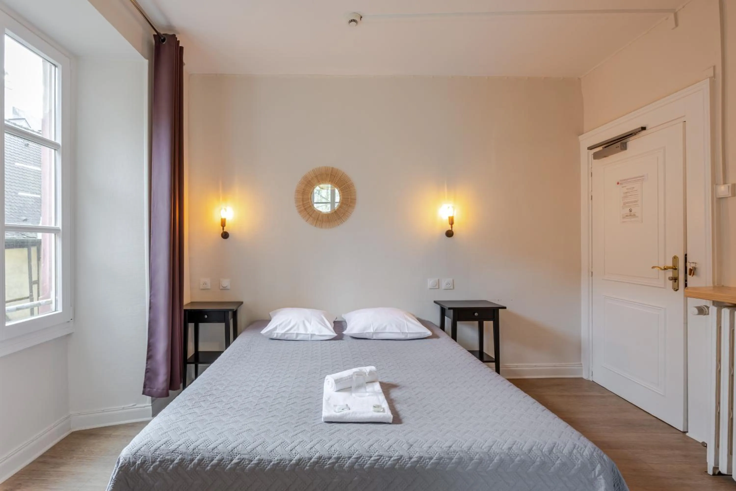 Bed in Hôtel Patricia - Strasbourg Hyper Centre