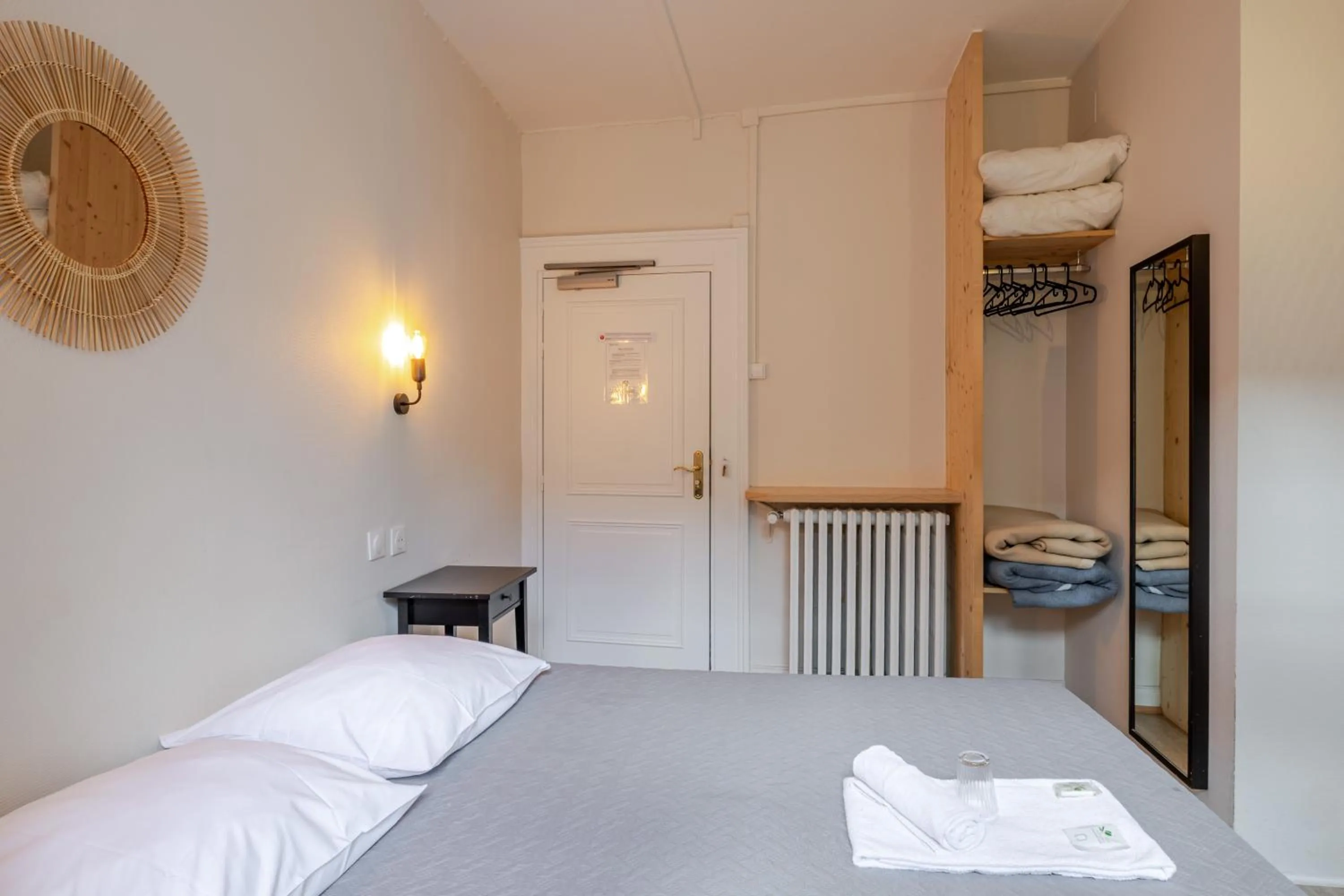 Bed in Hôtel Patricia - Strasbourg Hyper Centre