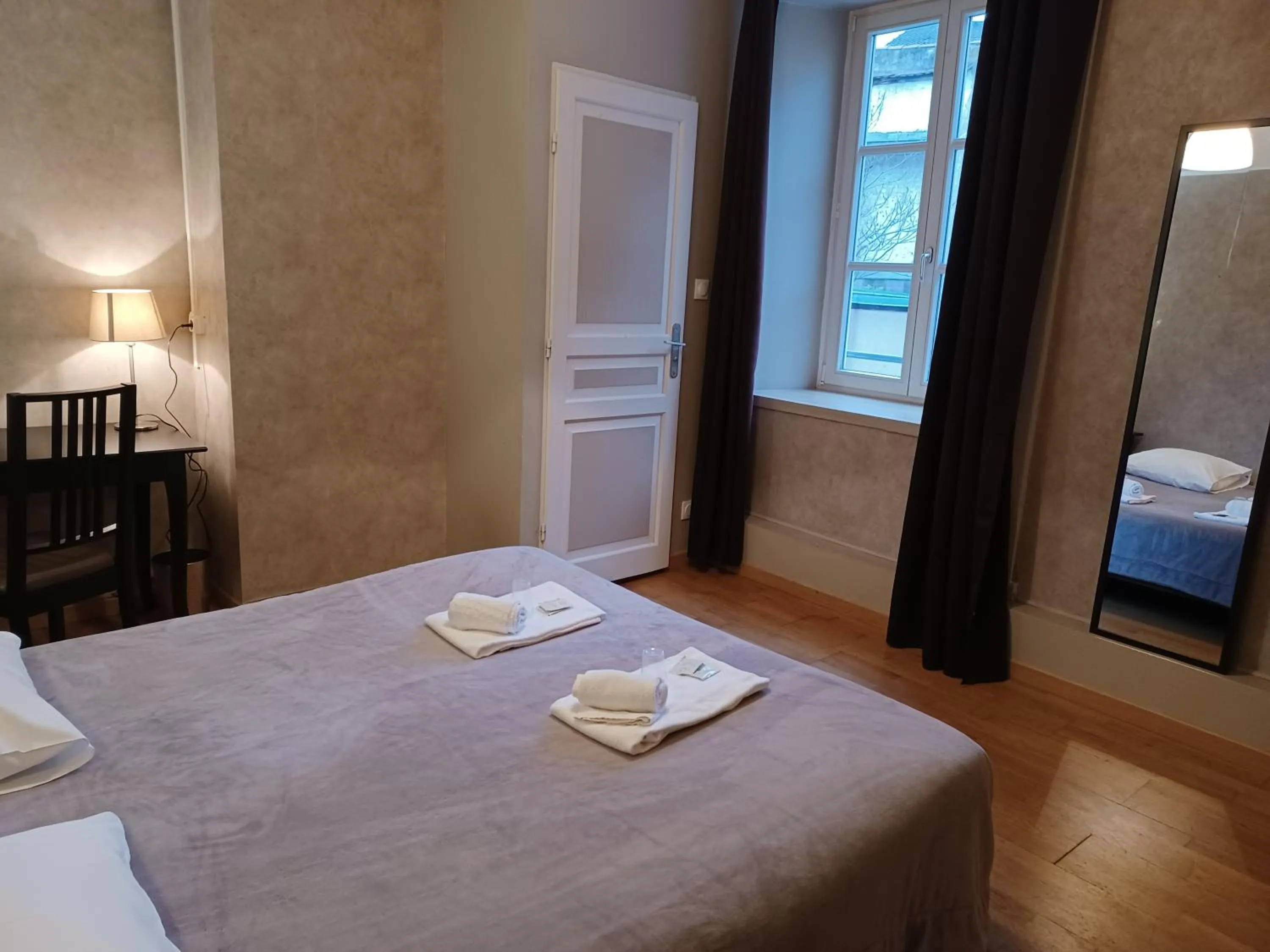 Bed in Hôtel Patricia - Strasbourg Hyper Centre