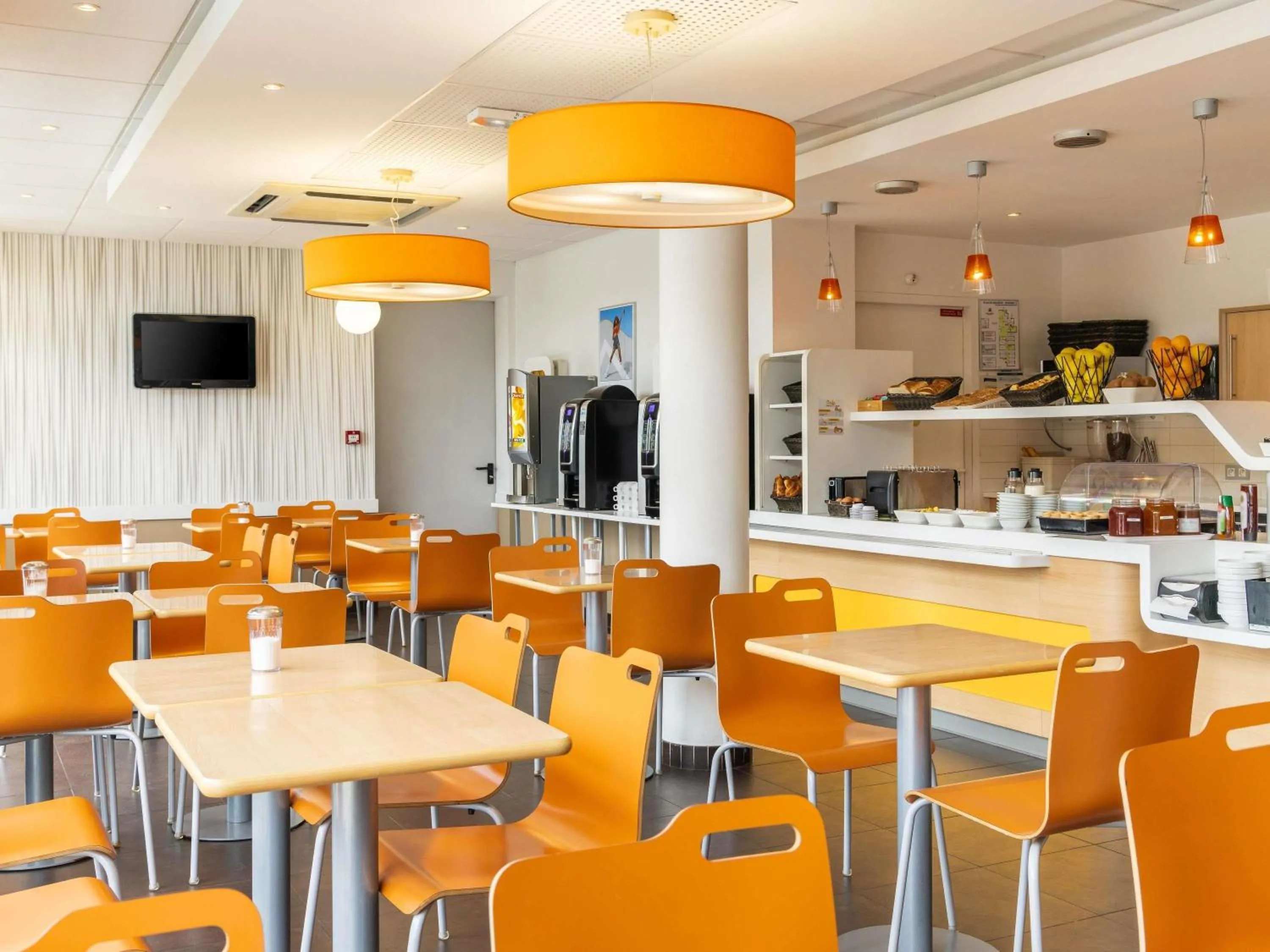 Breakfast in ibis budget Tours Nord