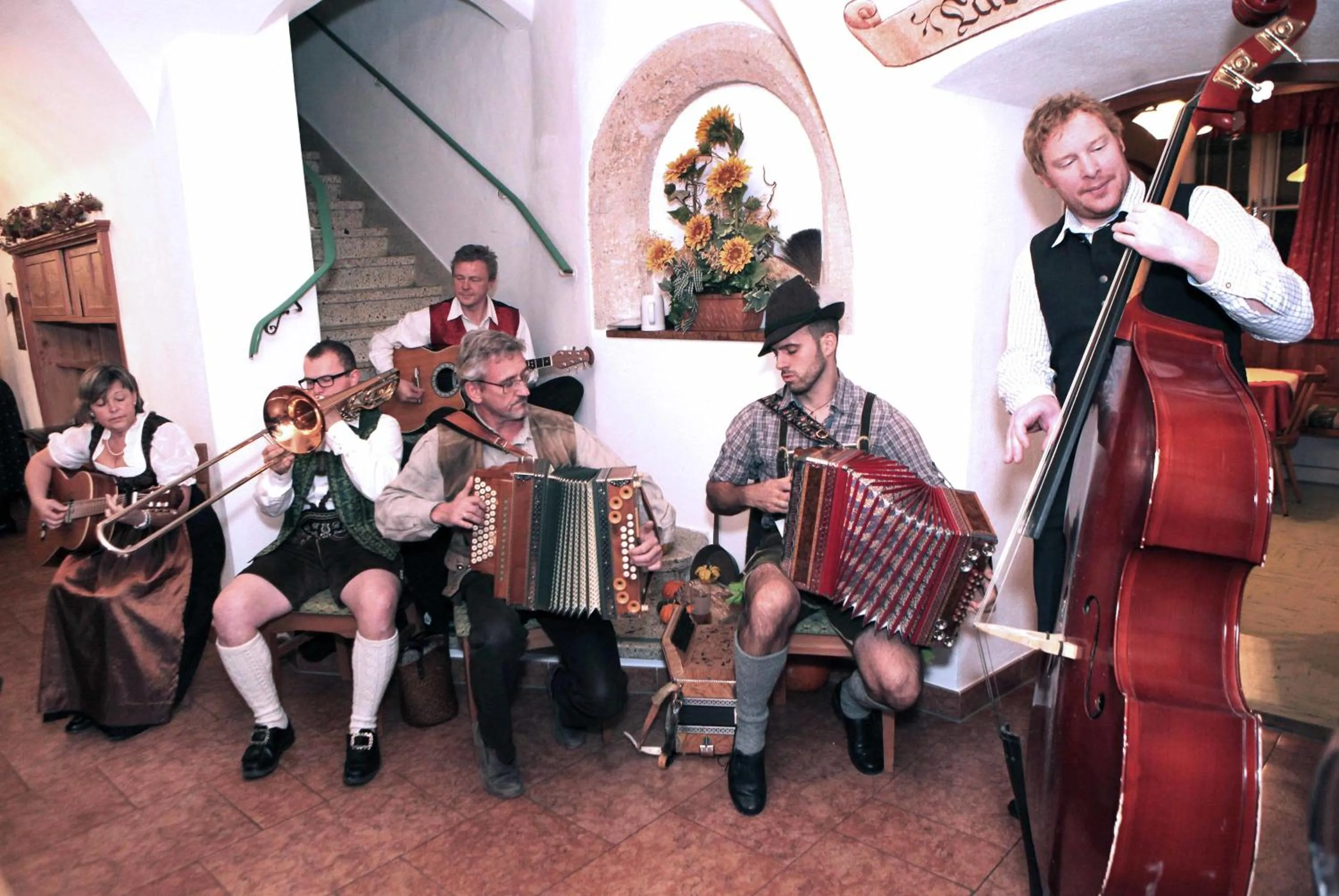 People in Hotel - Wirts'haus "Zum Schweizer"