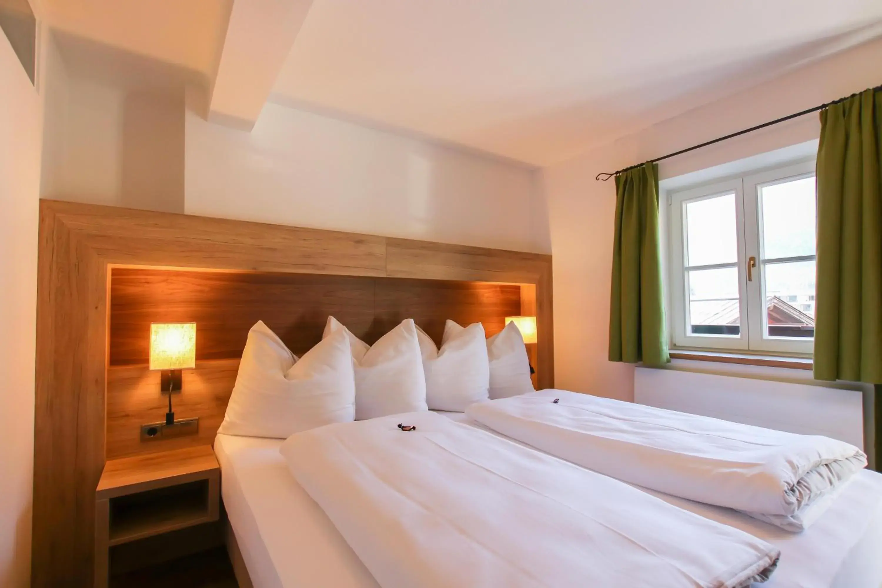 Double Room with Balcony in Hotel - Wirts'haus "Zum Schweizer" Double Room with Balcony in Hotel - Wirts'haus "Zum Schweizer"