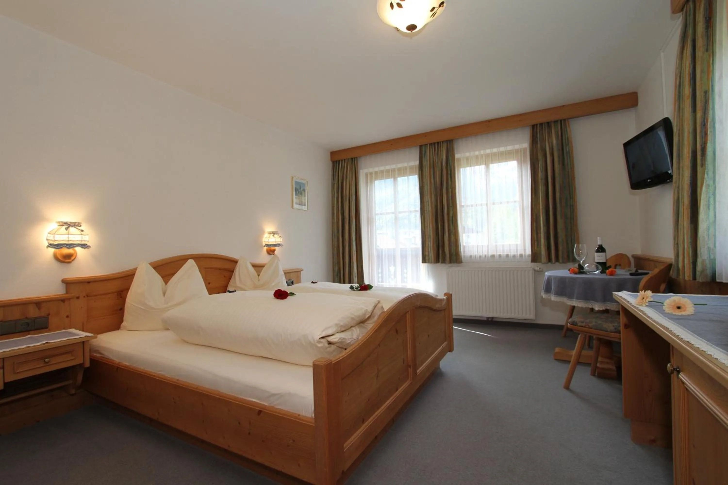 Balcony/Terrace, Bed in Hotel - Wirts'haus "Zum Schweizer"