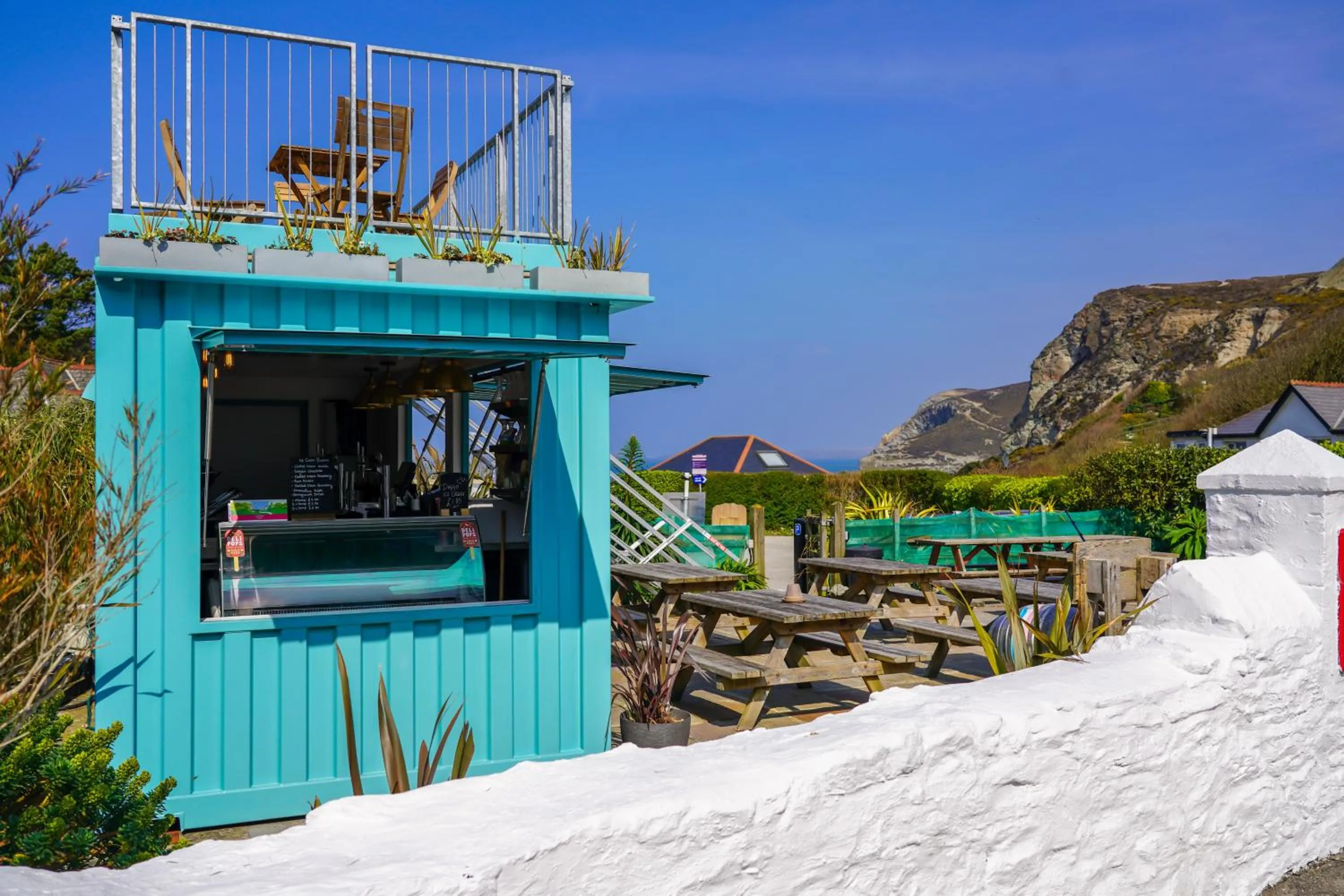 Lounge or bar in Driftwood Spars