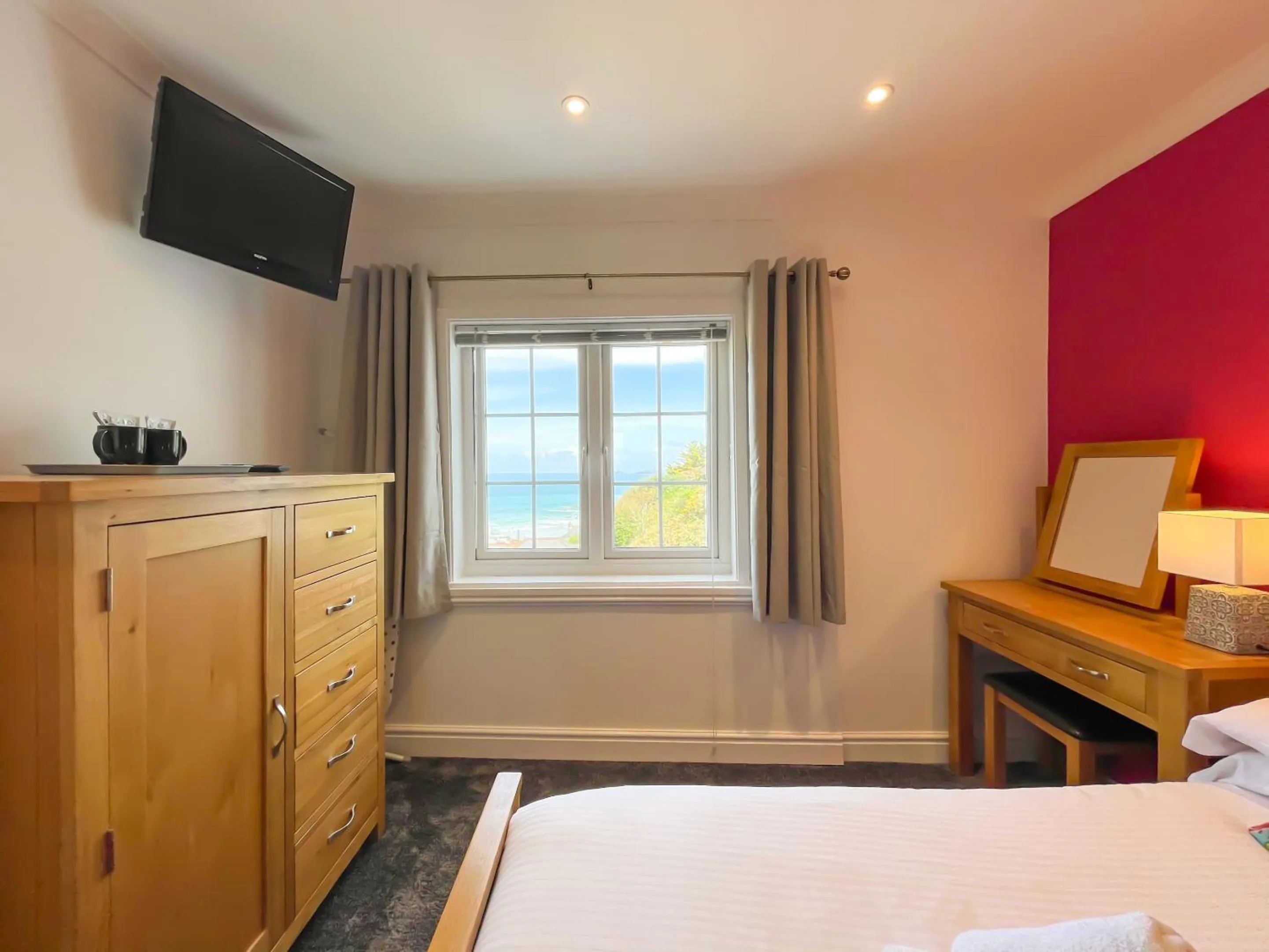 Bedroom, Bed in Driftwood Spars