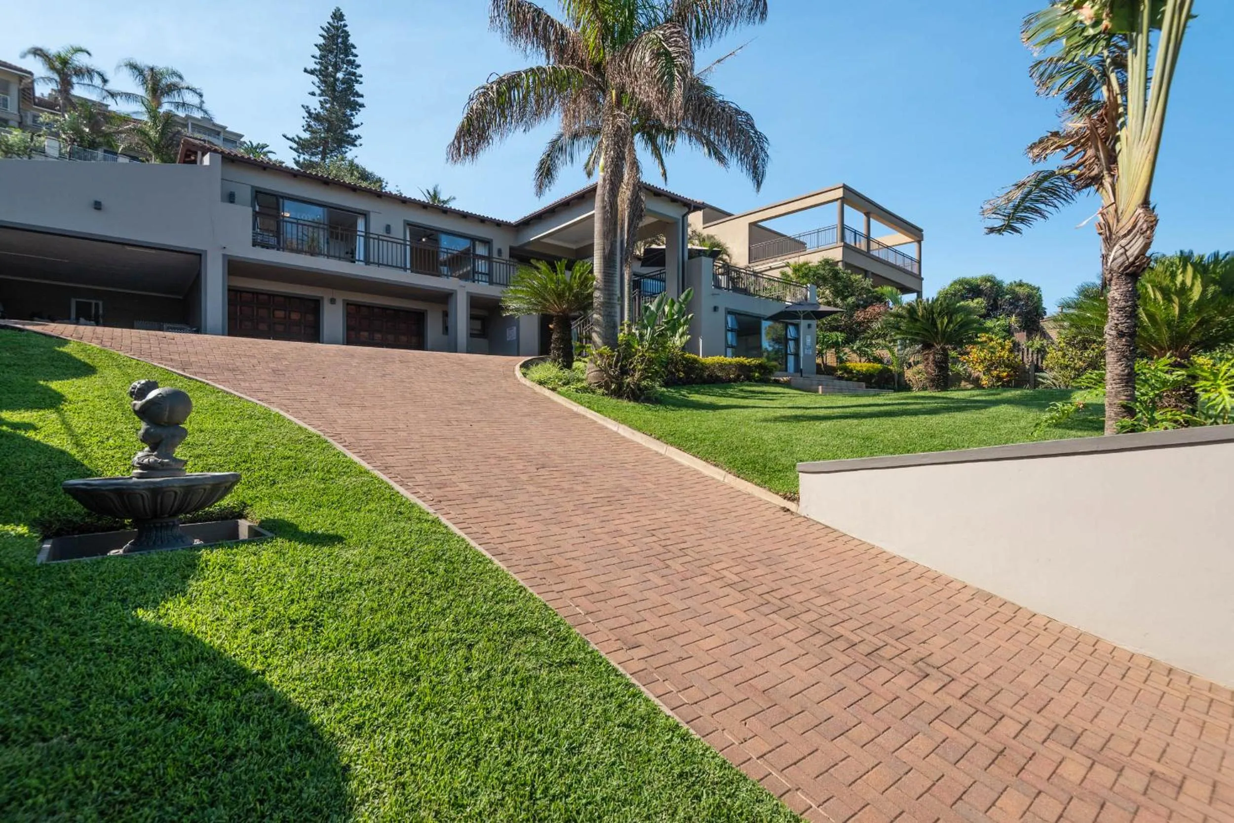 Property building in Shangri-La 6 Bedroom Ballito Beachfront KBW1