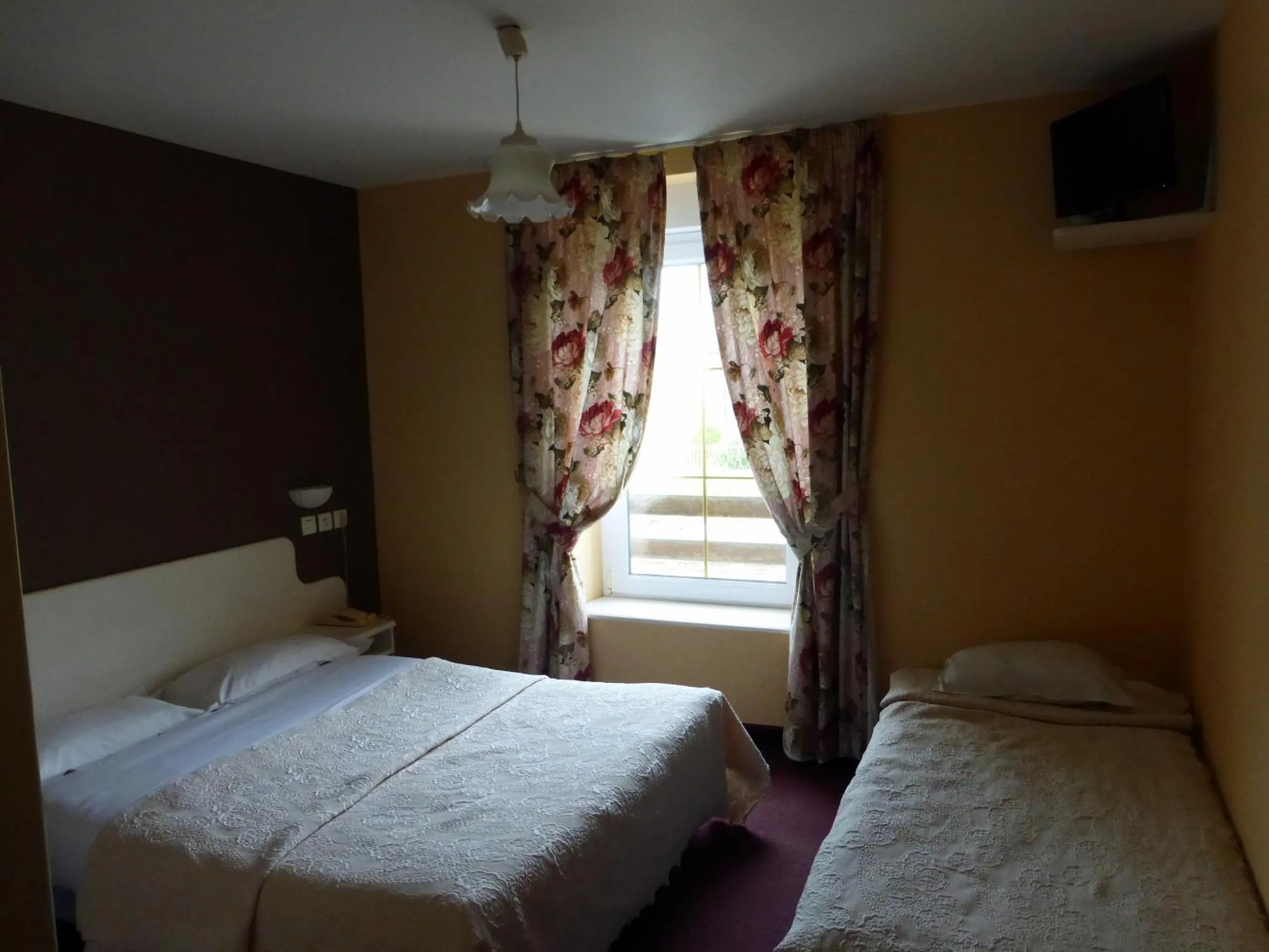 Photo of the whole room, Bed in Hotel De France