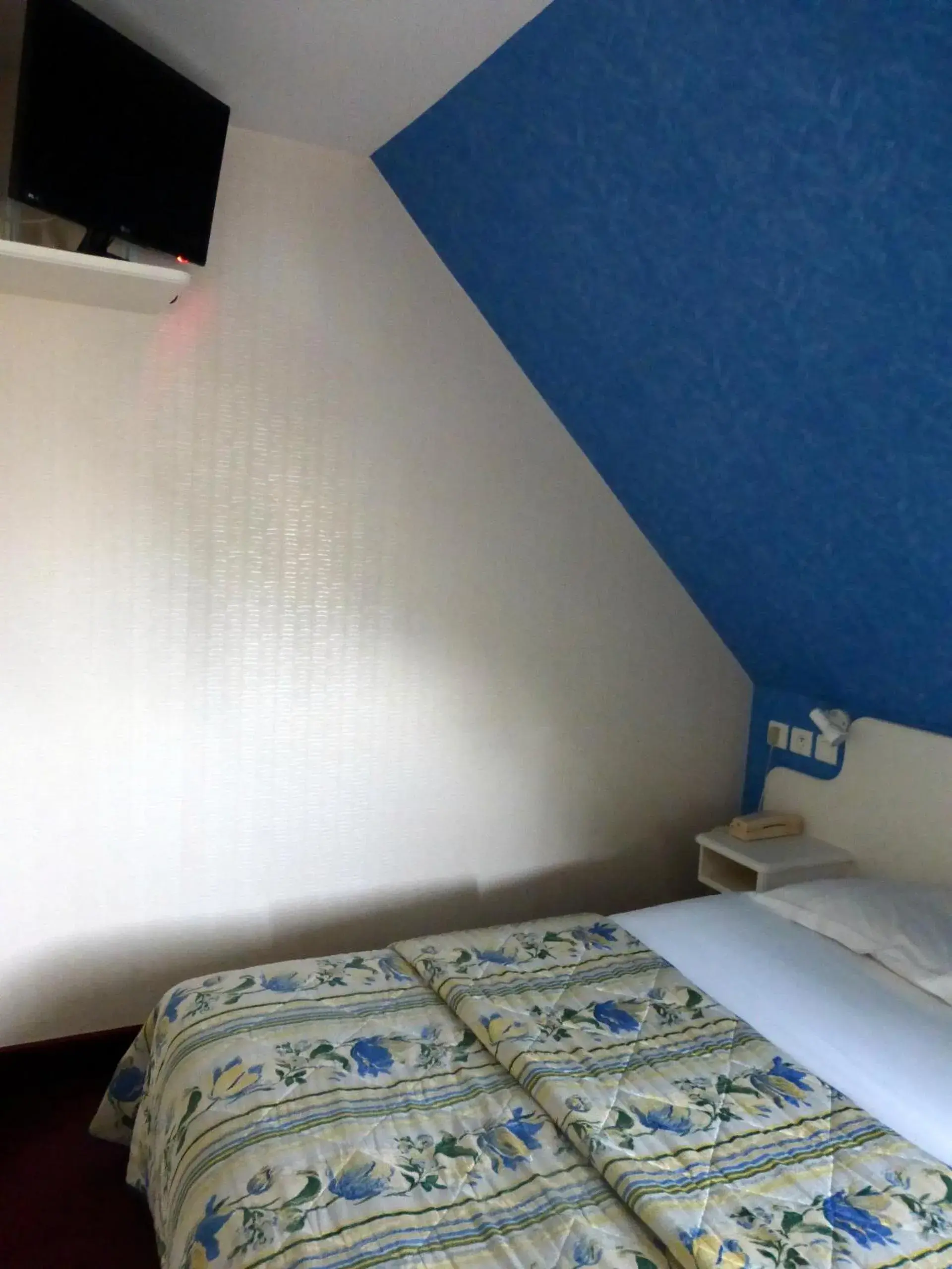 Double Room in Hotel De France Double Room in Hotel De France