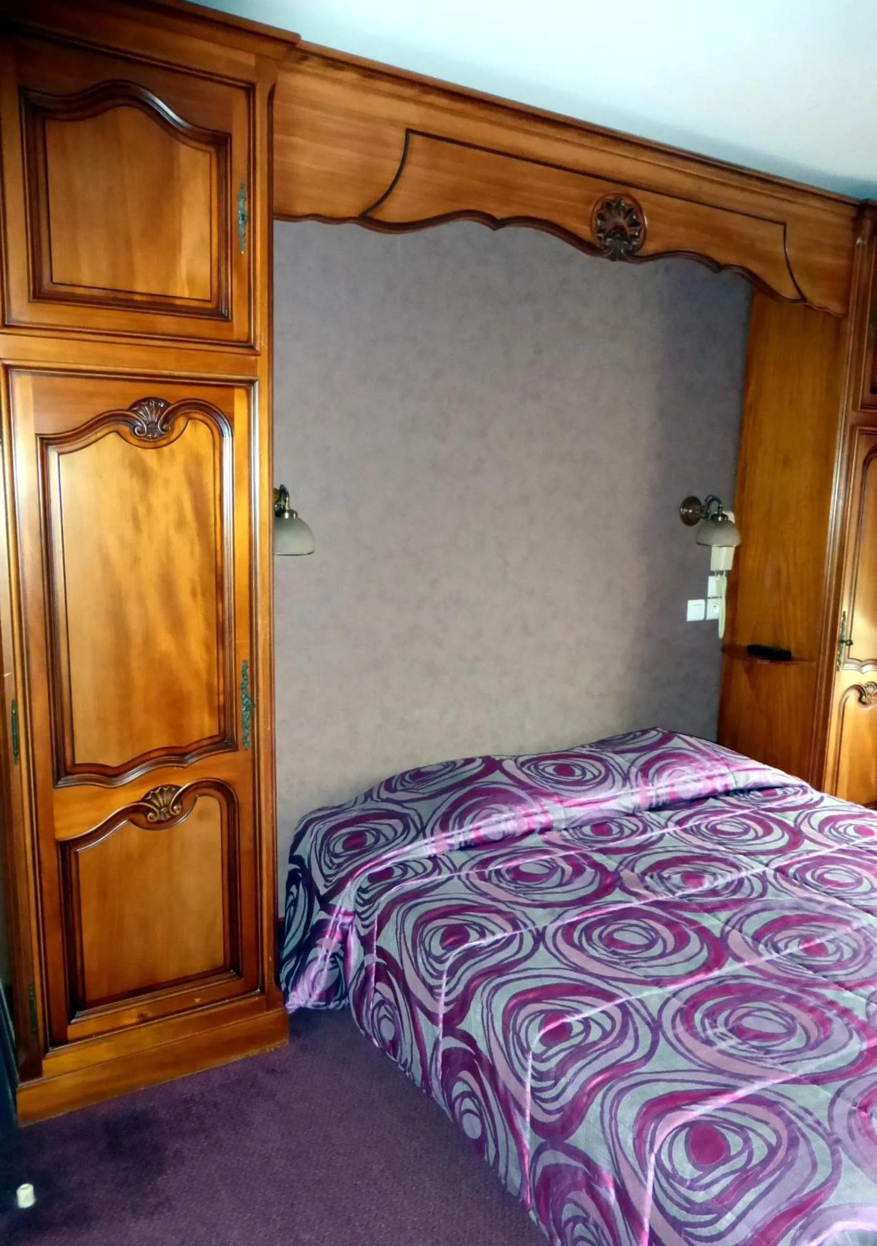 Bedroom, Bed in Hotel De France