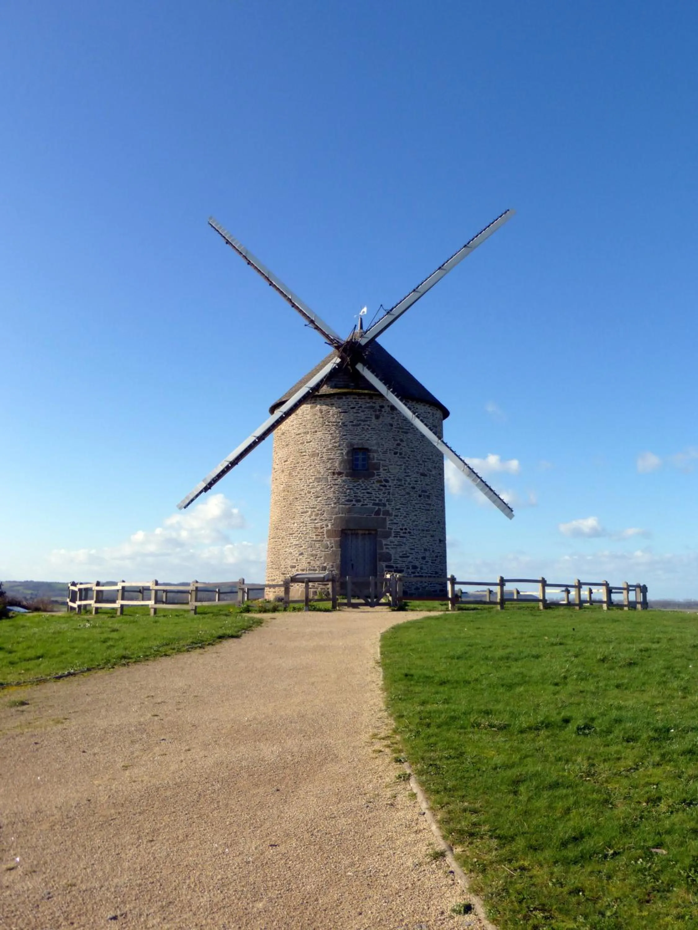 Area and facilities in Hotel De France