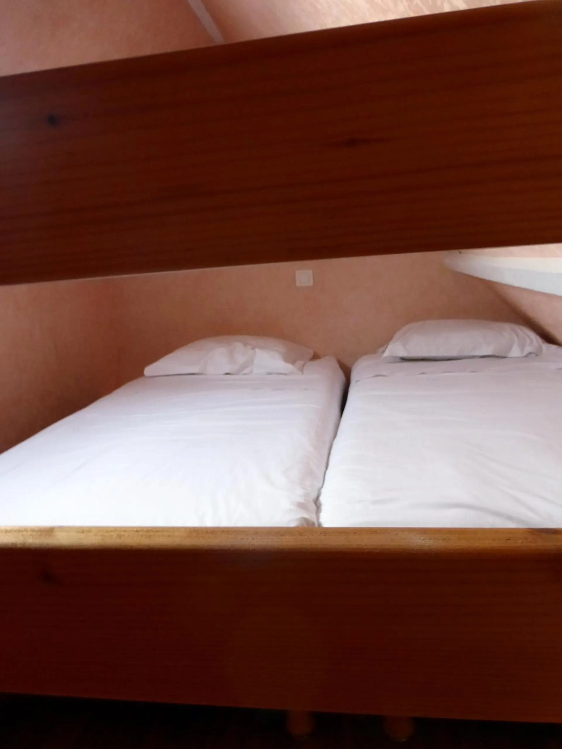 Bedroom, Bed in Hotel De France