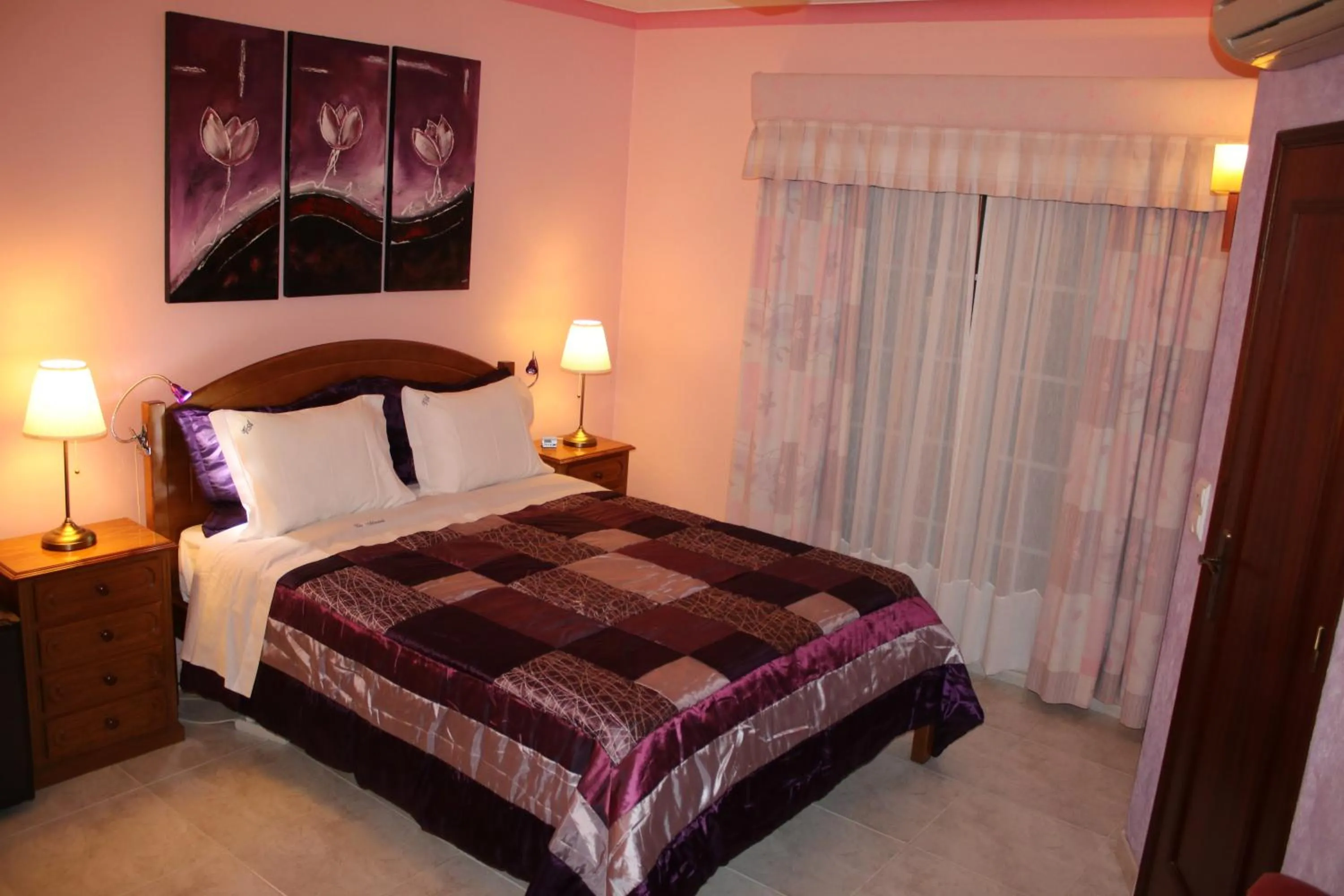 Bed in Vila Atlântida