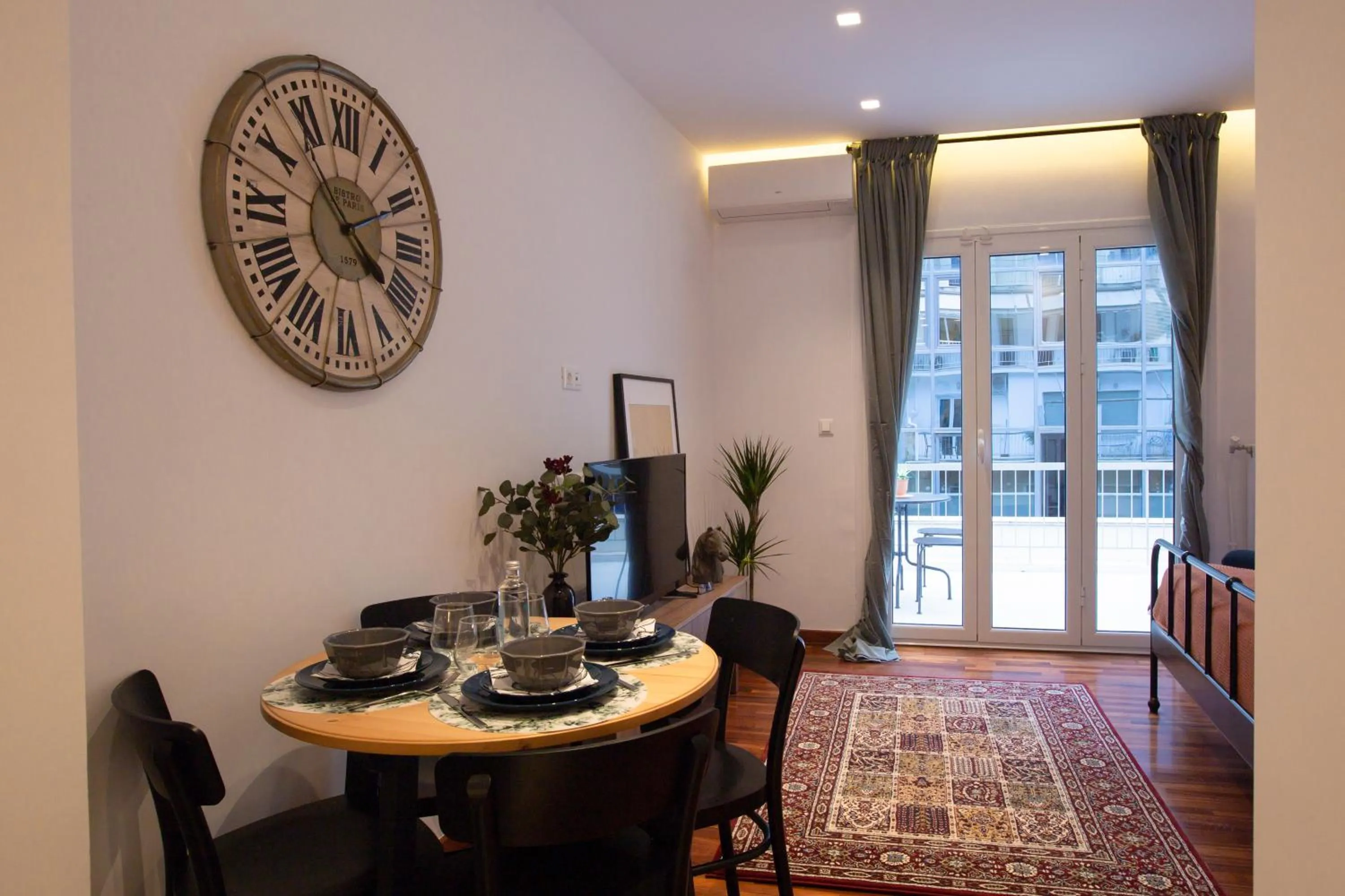 Patio in Phaedrus Living: City Centre Luxury Flat Mavromichali