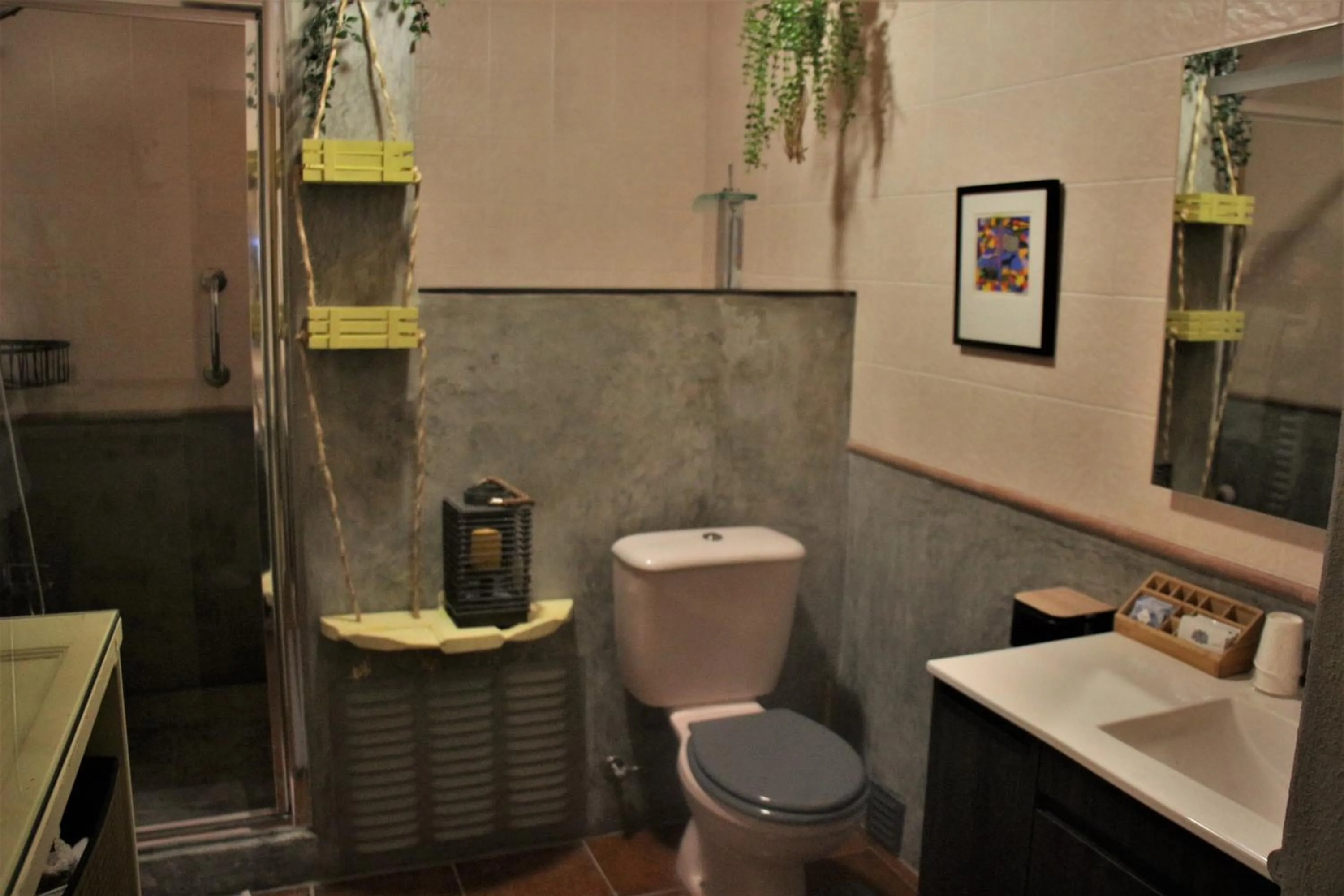 Toilet in Quintinha D`Arga