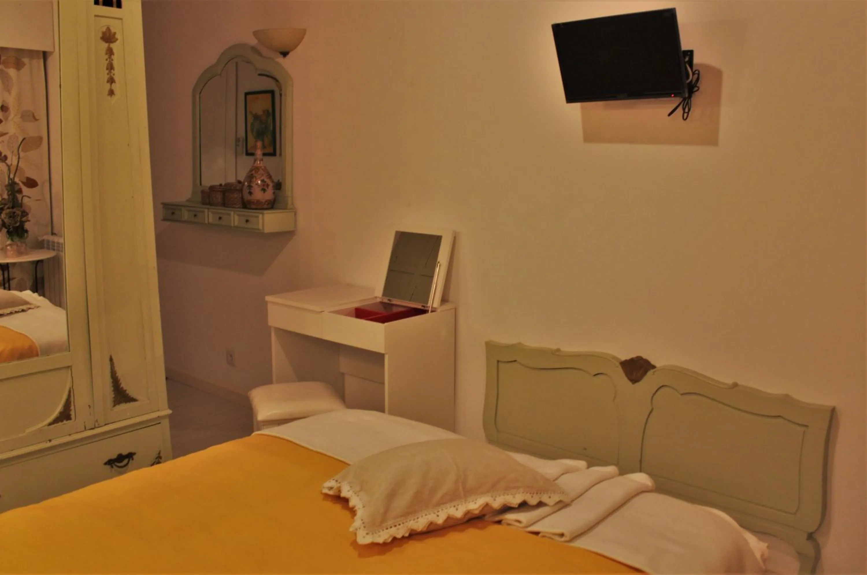 Decorative detail, Bed in Quintinha D`Arga