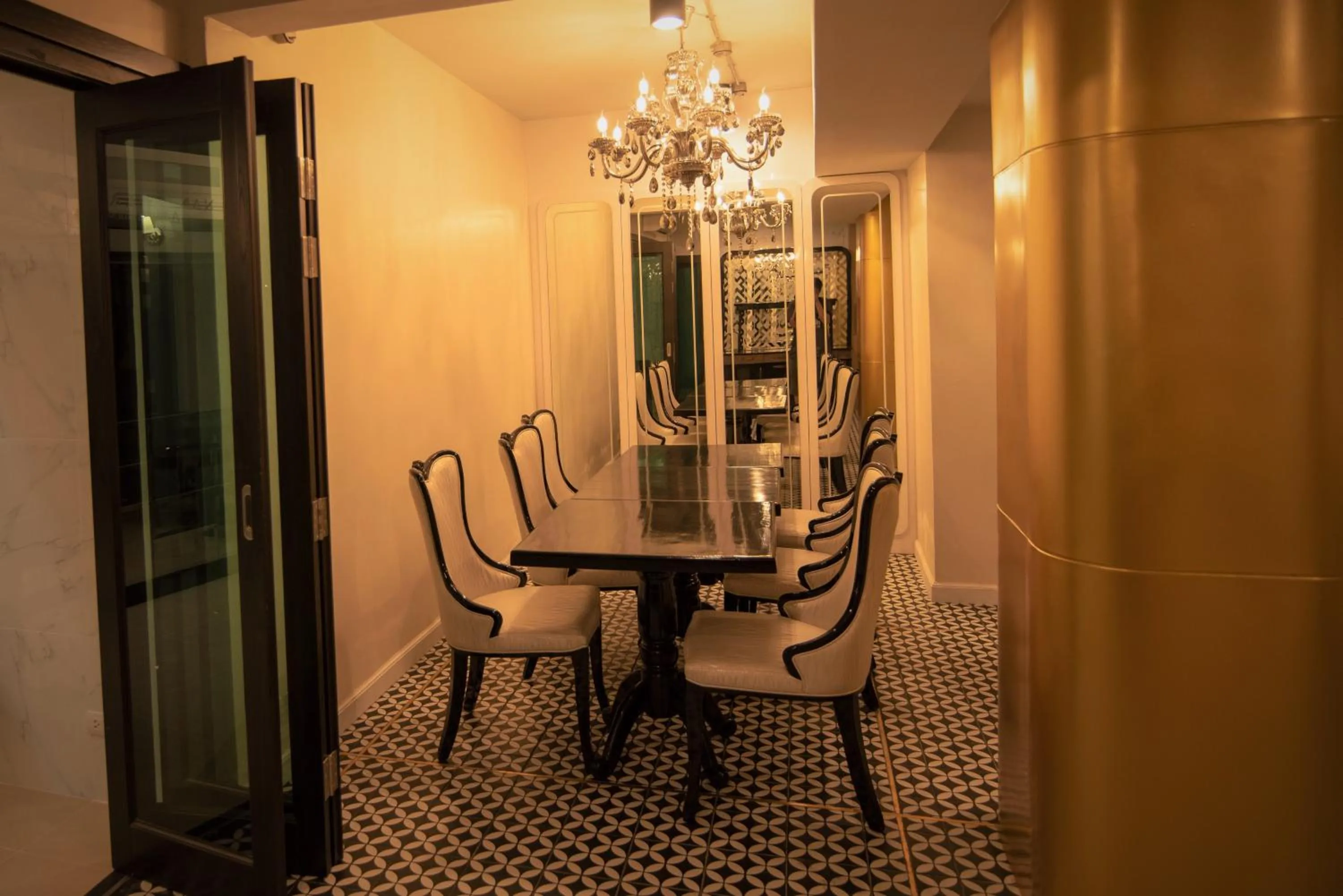 Nanta Glam CM Hotel & Residences