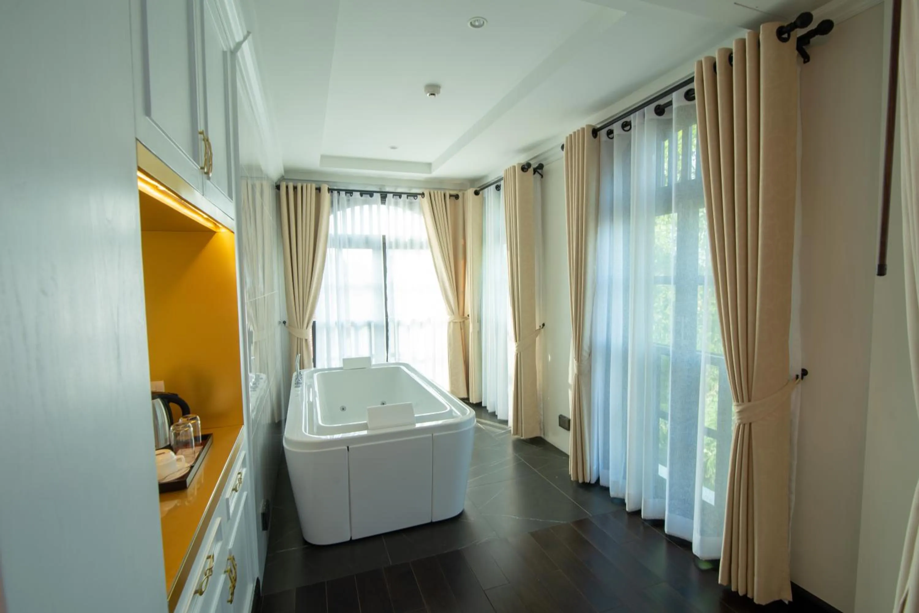 Hot Tub, Bed in Nanta Glam CM Hotel & Residences