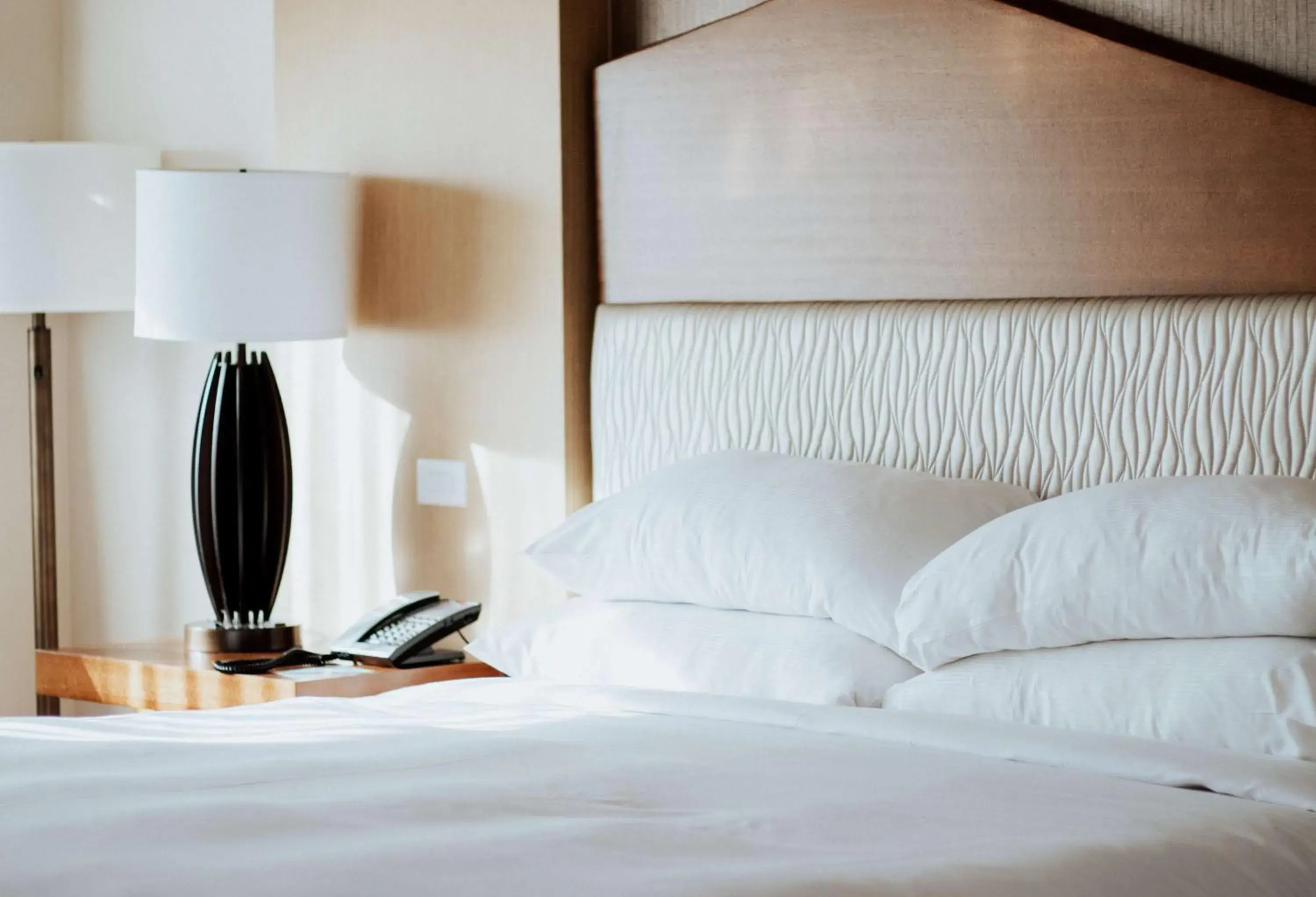 Bed in The Inverness Denver, a Hilton Golf & Spa Resort Bed in The Inverness Denver, a Hilton Golf & Spa Resort